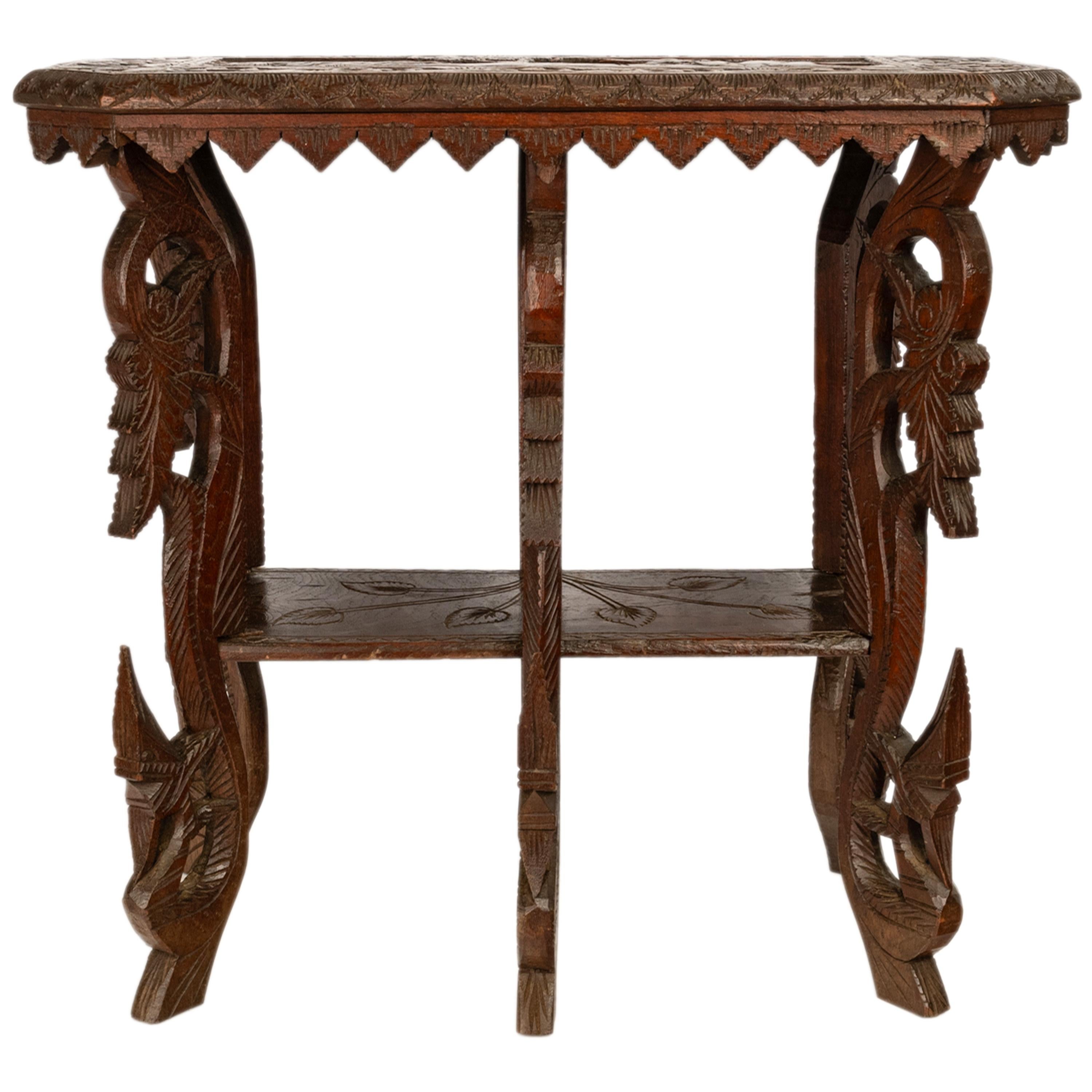 Ancienne table d'appoint anglo-indienne sculptée en bois de rose à six pieds, tigre d'éléphant, 1900 en vente 7