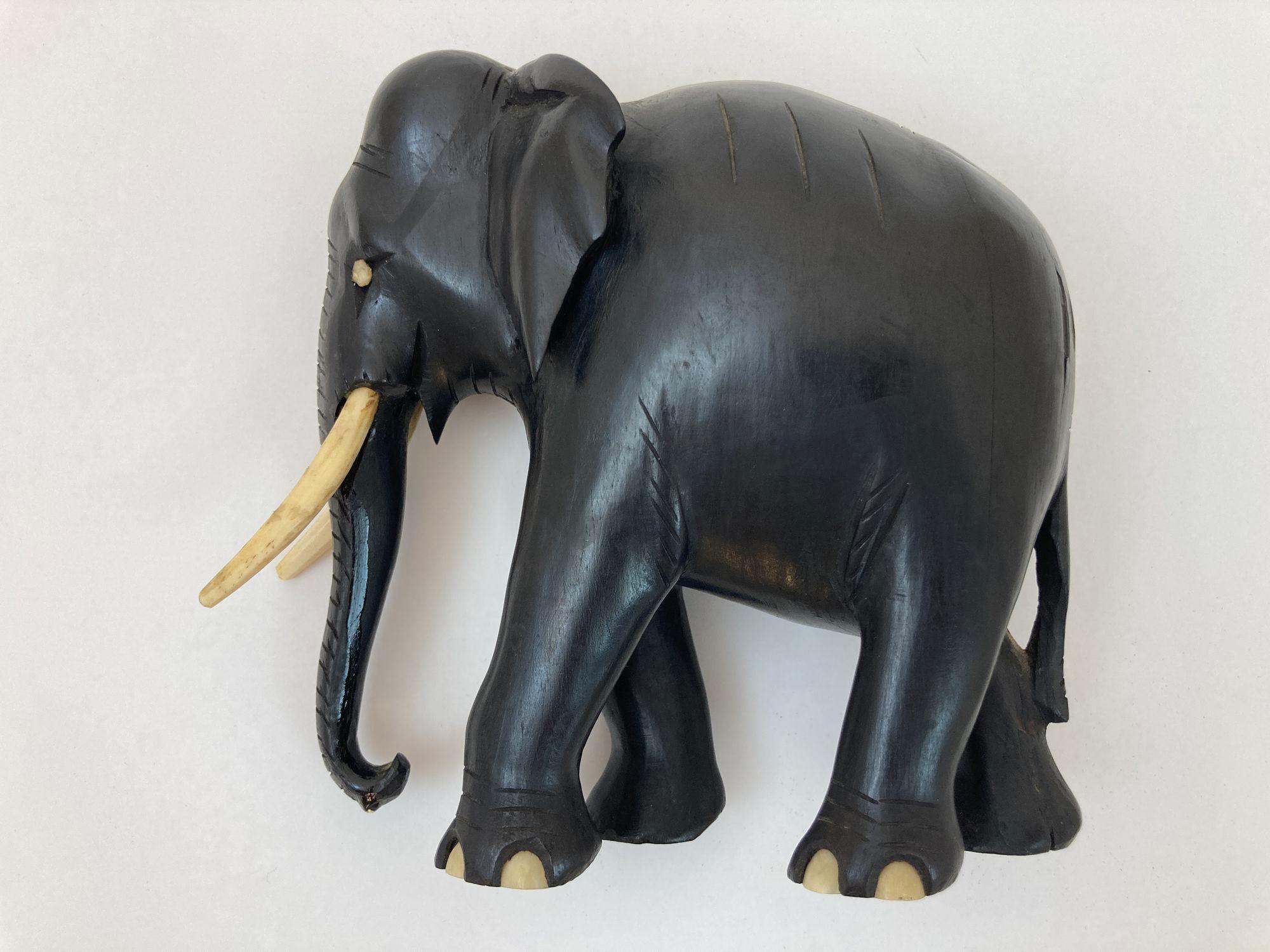Antique Anglo Indian Elephant Black Ebonized Wood Hand Carved Sculpture For Sale 3