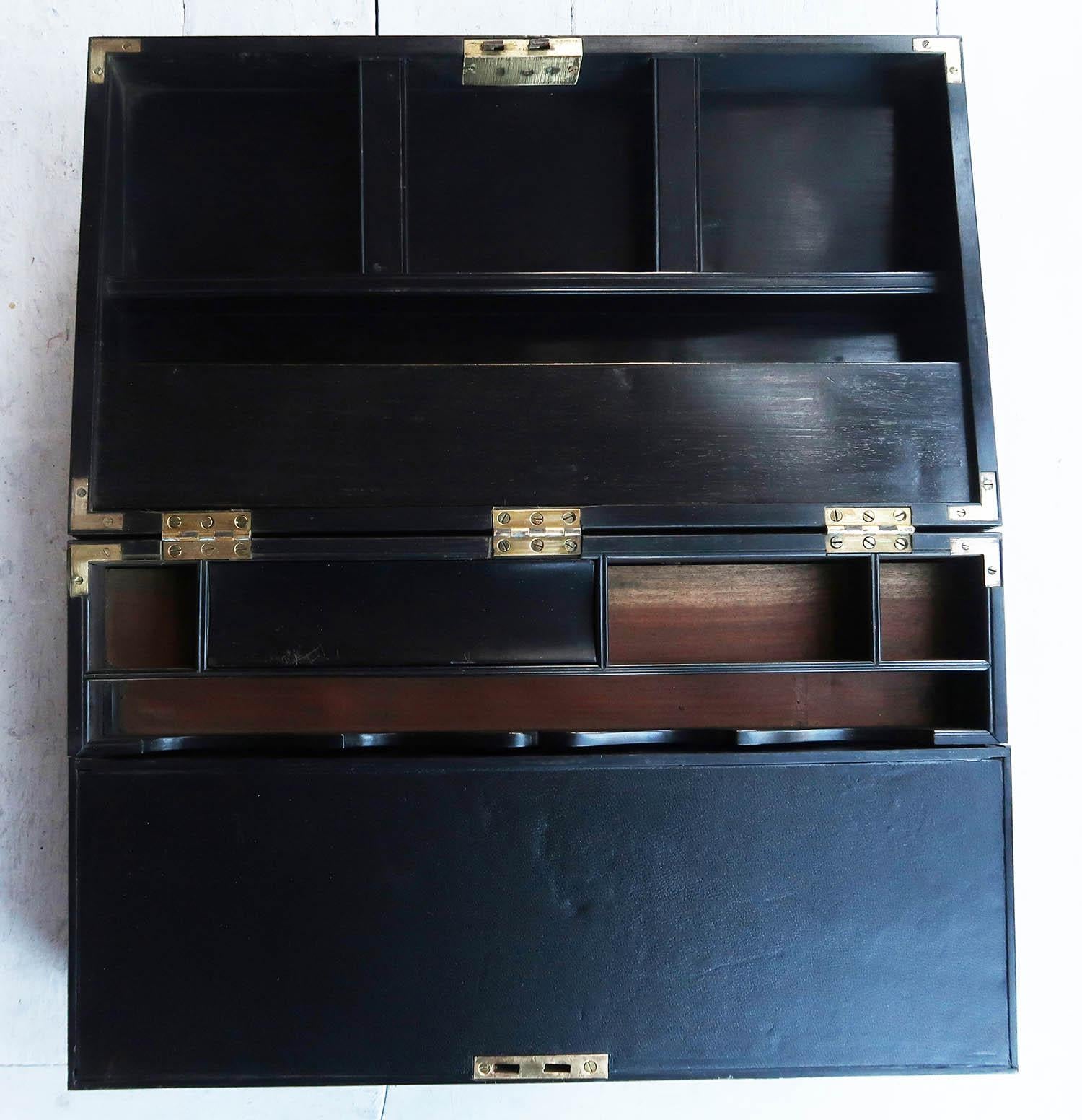 Antigua caja de escritura angloindia acanalada con cajones secretos. Principios del siglo XIX en venta 5