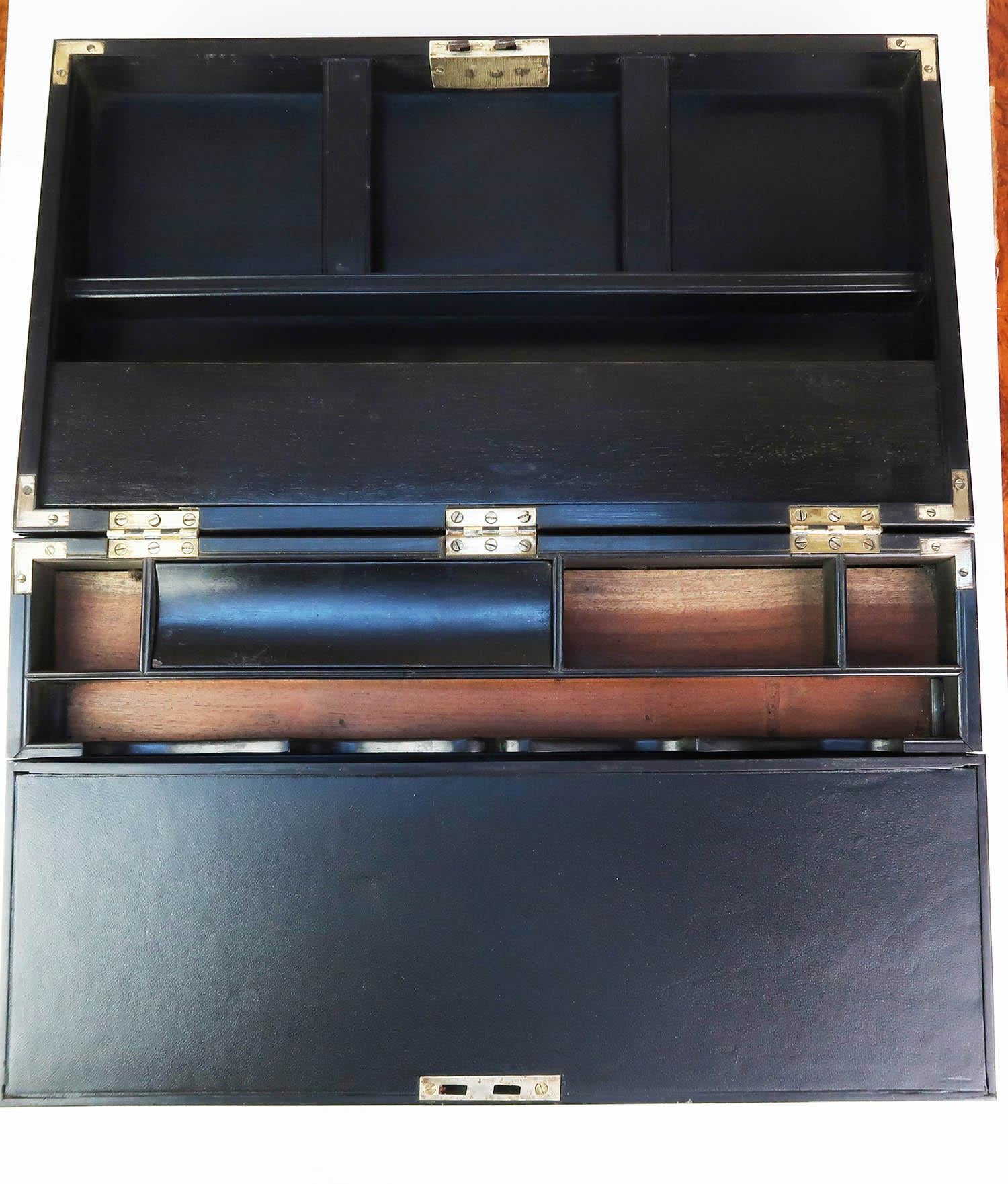 Antigua caja de escritura angloindia acanalada con cajones secretos. Principios del siglo XIX Madera en venta