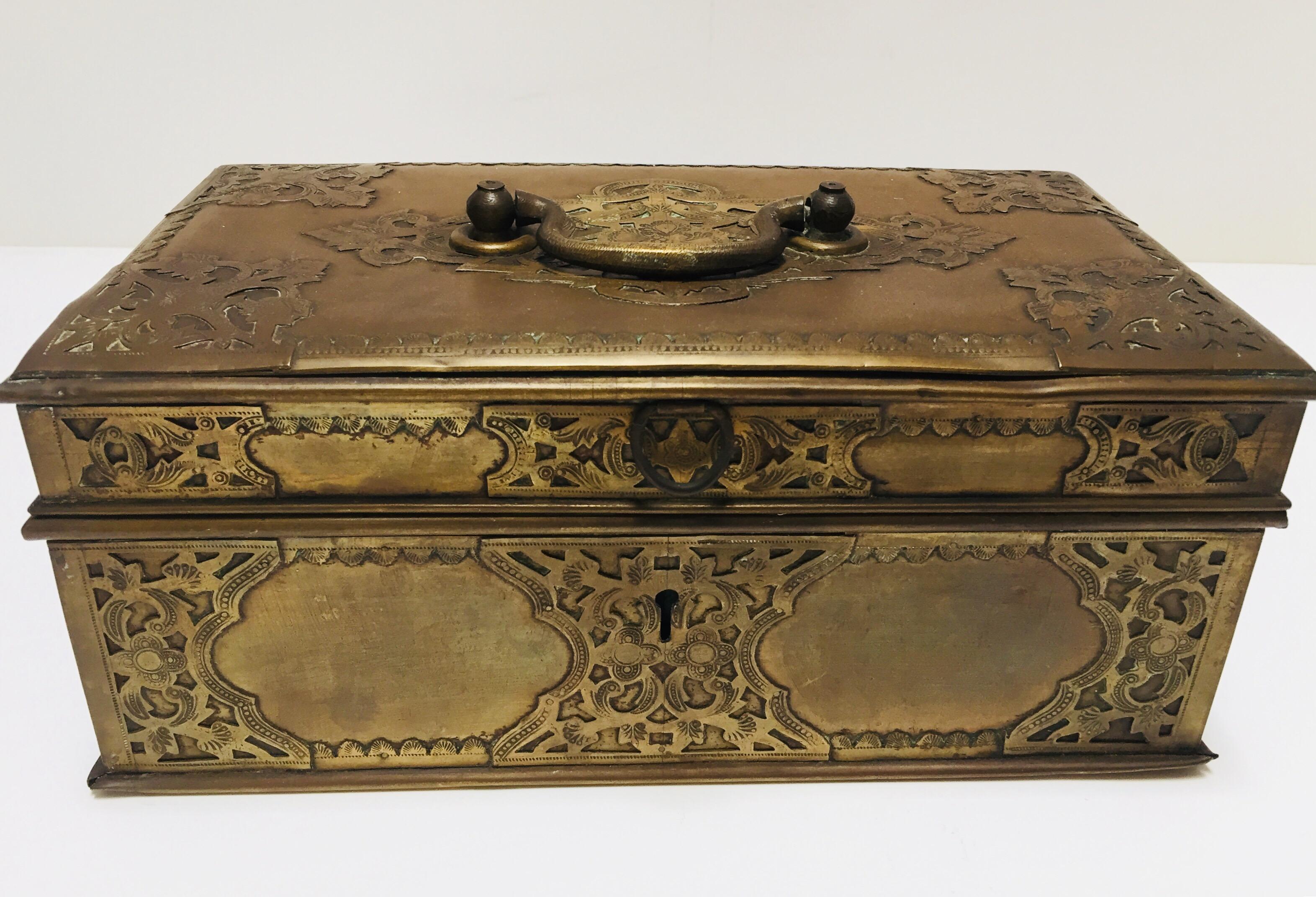 19th century Anglo Indian antique desk box handcrafted with hinged lid with a swing bail, that opens to an interior with a lift-out upper tray that is fitted with small, box compartments.
Rectangular form with a lock but no key, the piece is