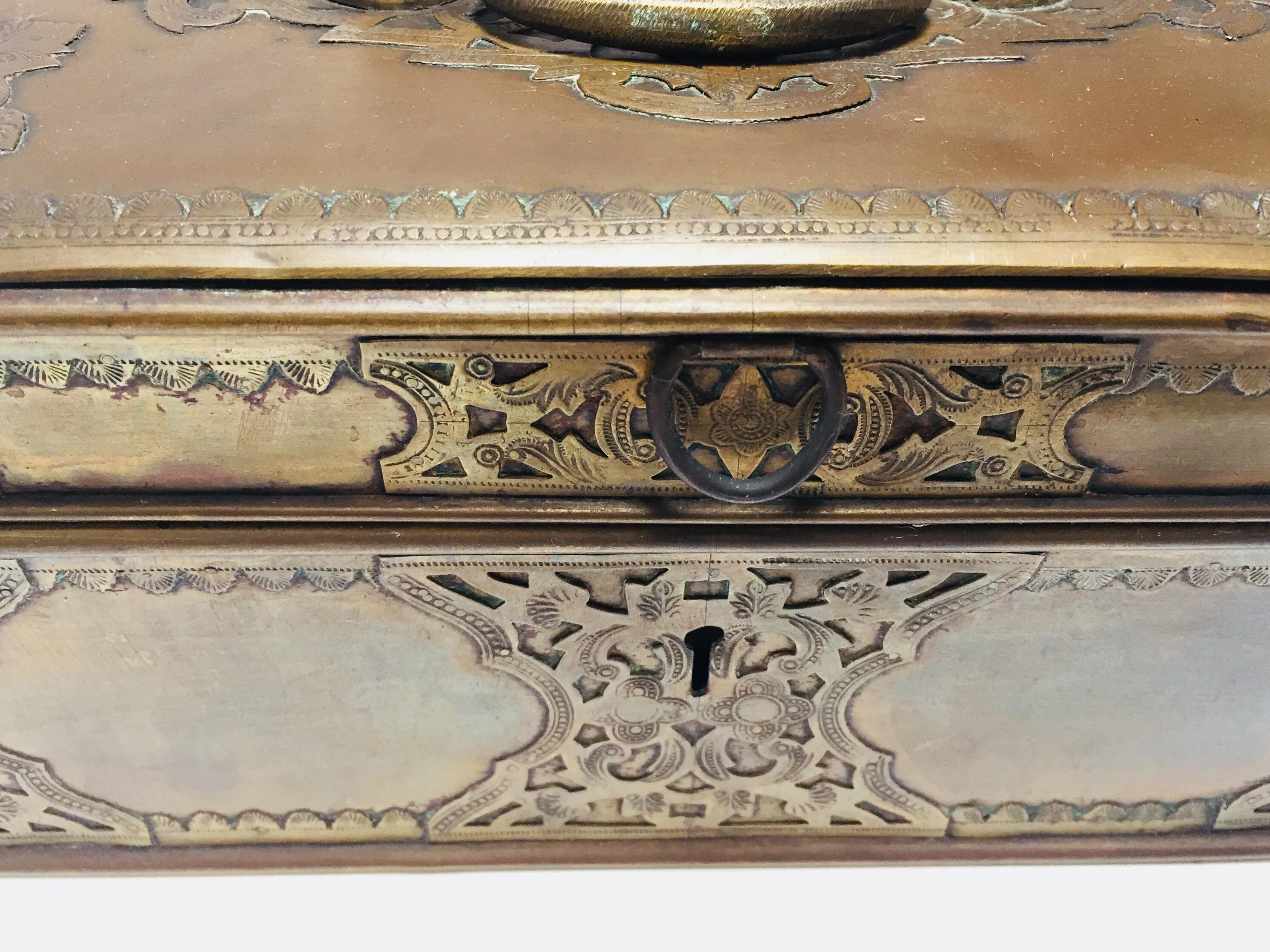 Antique Anglo Indian Georgian Brass Desk Box In Good Condition In North Hollywood, CA