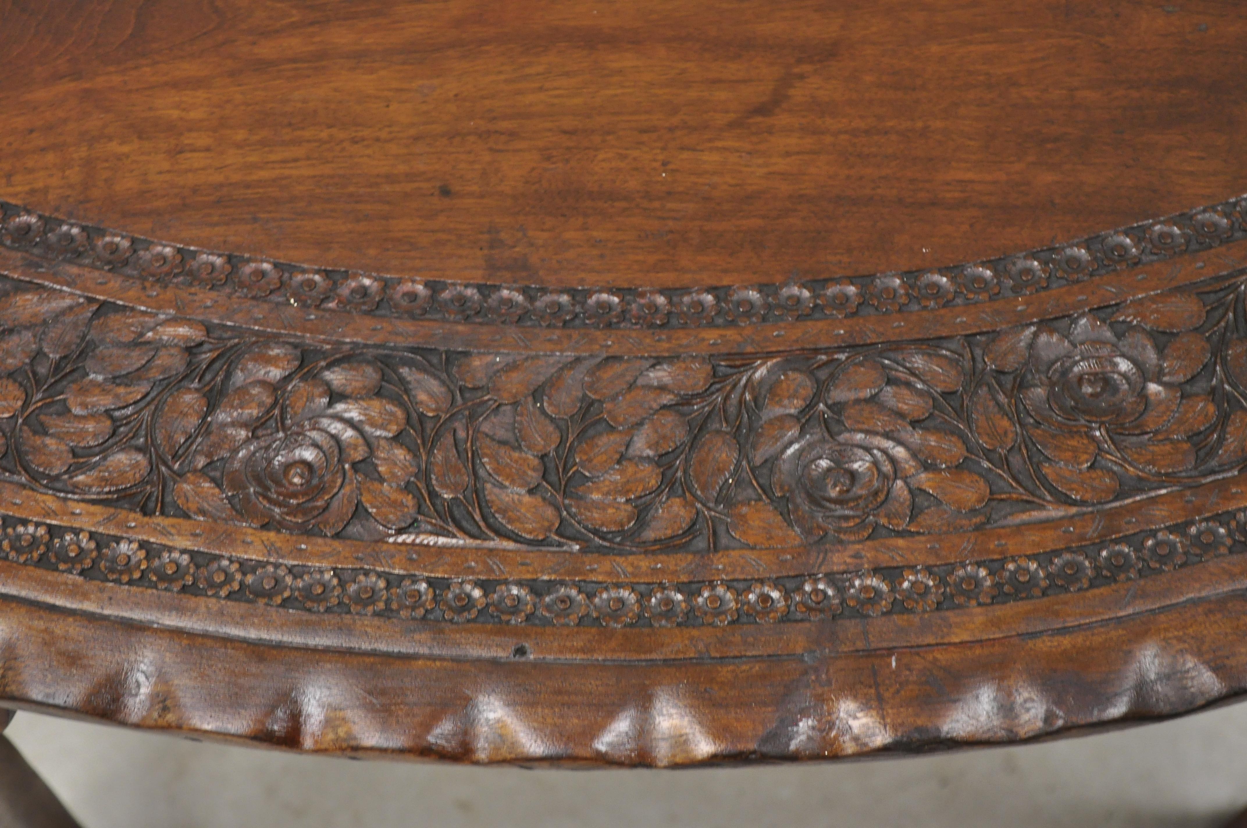 Antique Anglo Indian Georgian Small Paw Feet Oval Mahogany Coffee Table 'B' In Good Condition In Philadelphia, PA
