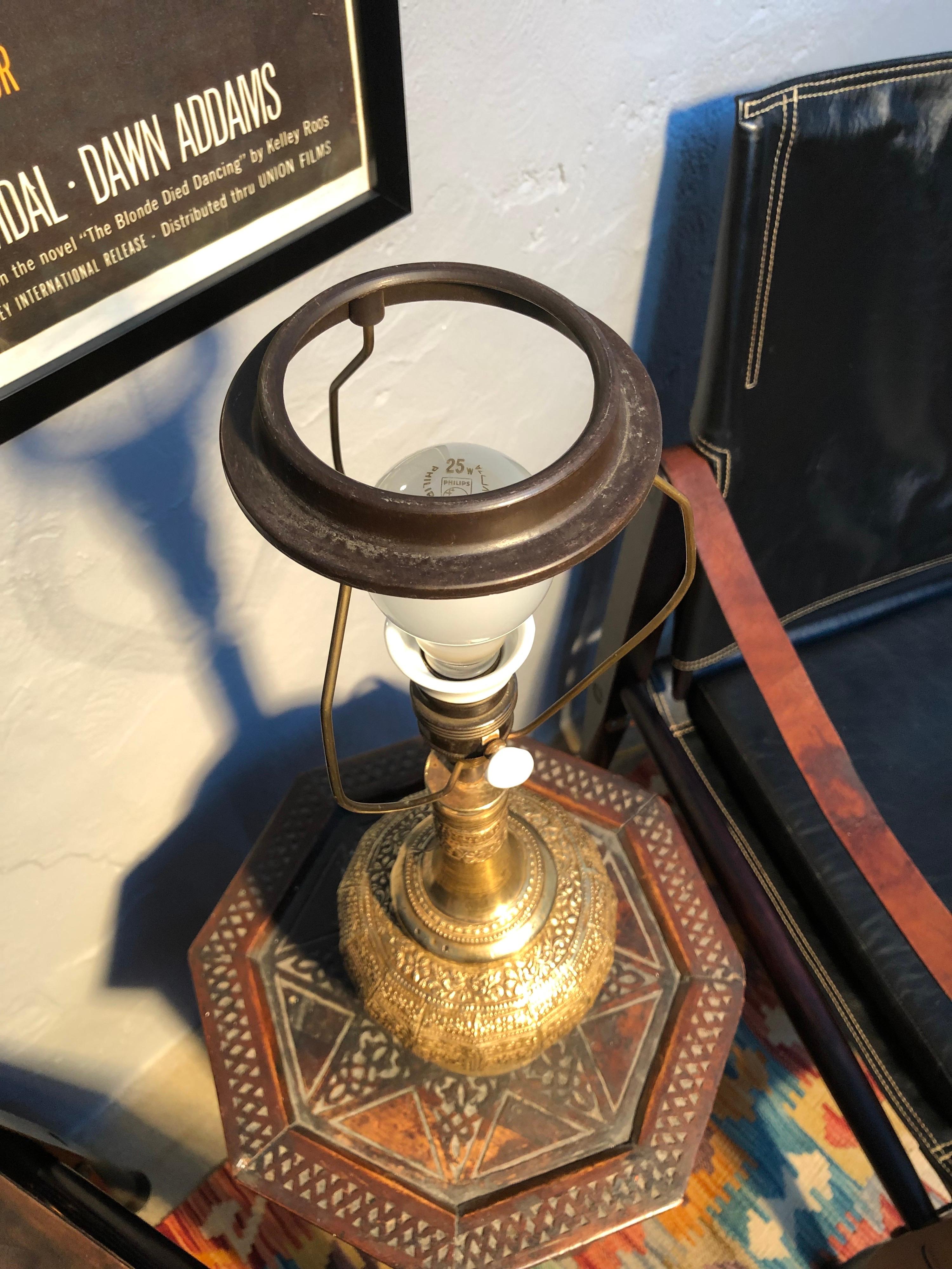 Early 20th Century Antique Anglo Indian Hammered Copper Table Lamp For Sale