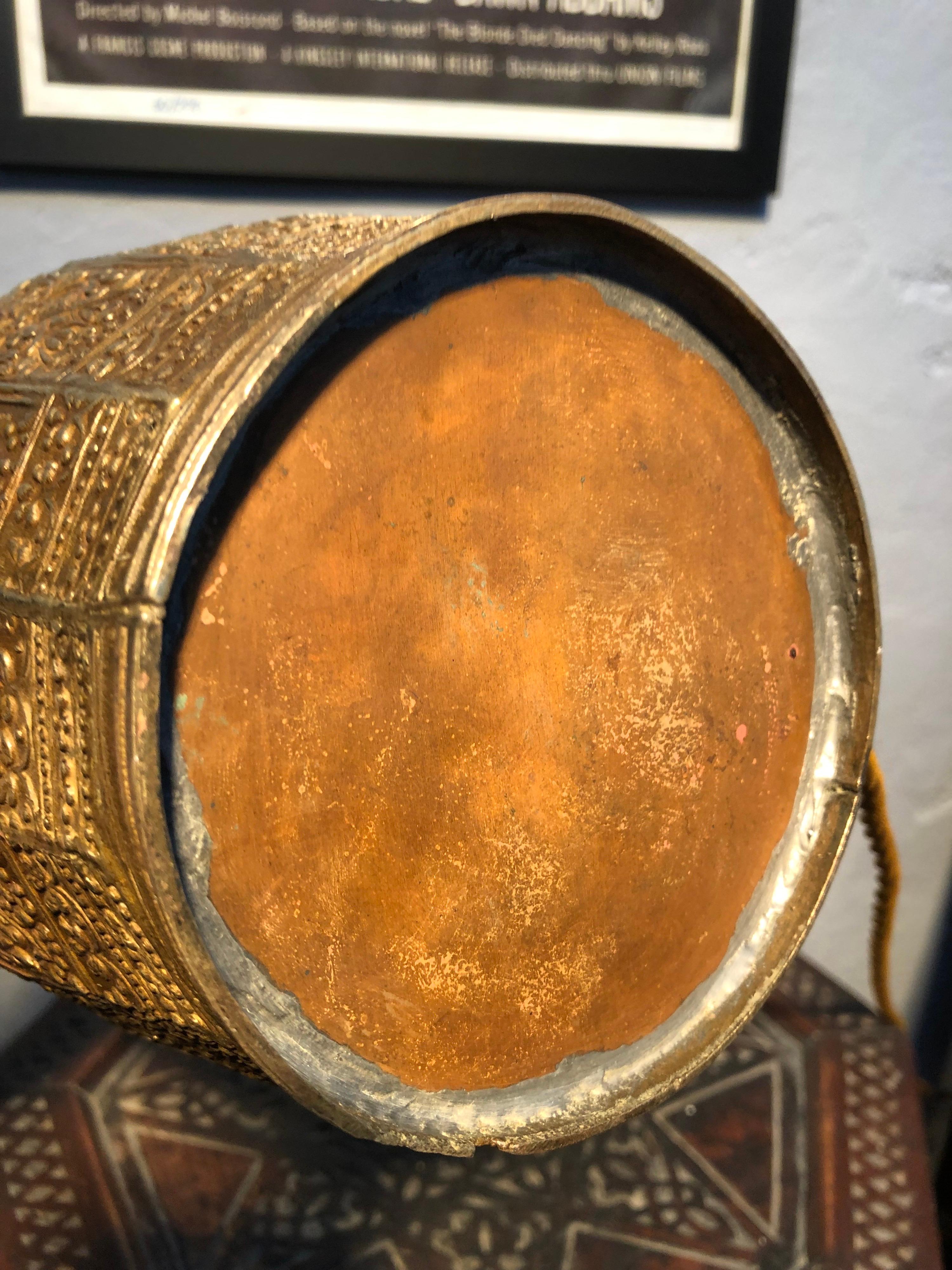 Antike anglo-indische gehämmerte Kupfer-Tischlampe im Angebot 2