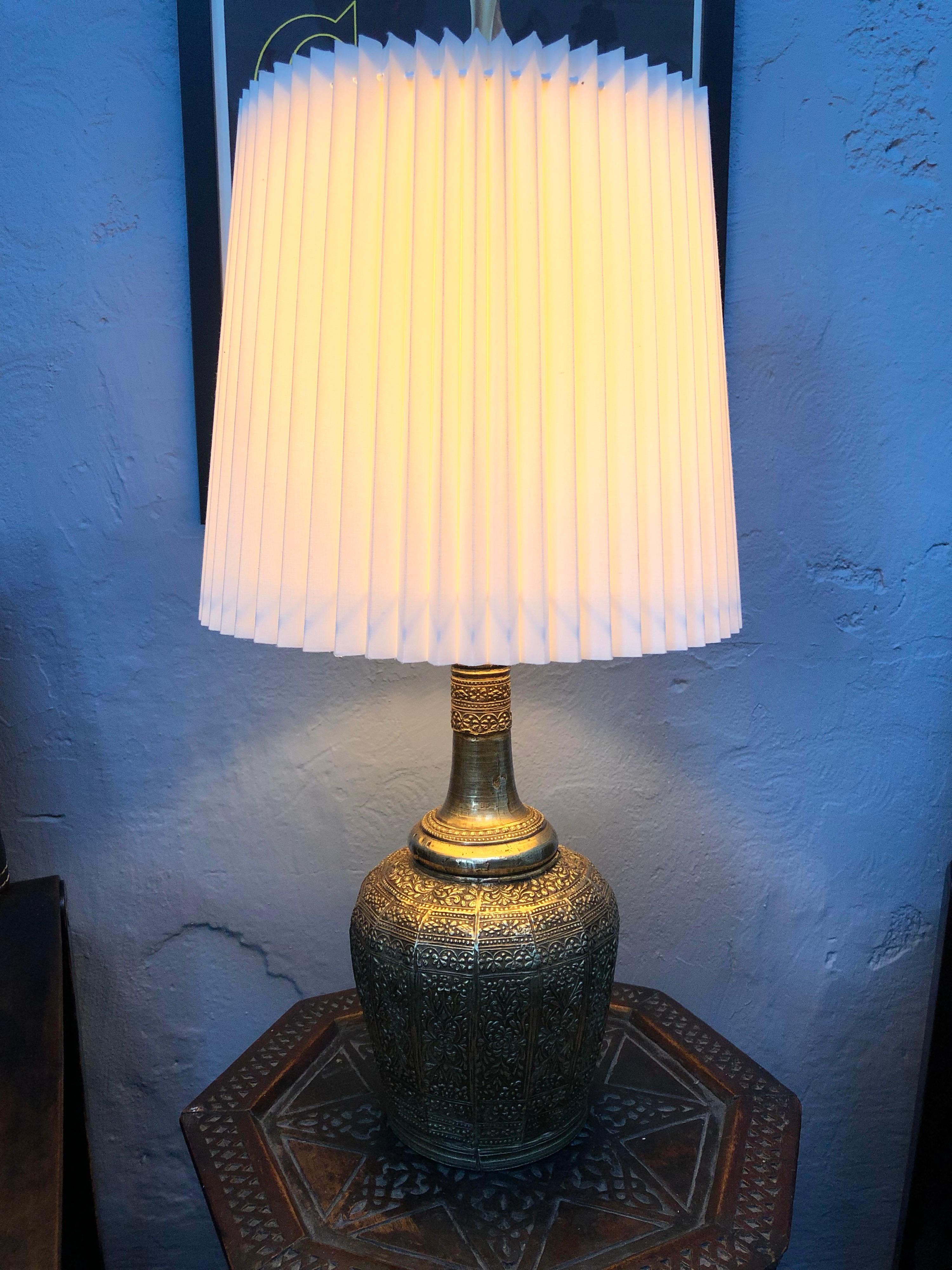 Antique Anglo Indian Hammered Copper Table Lamp For Sale 4