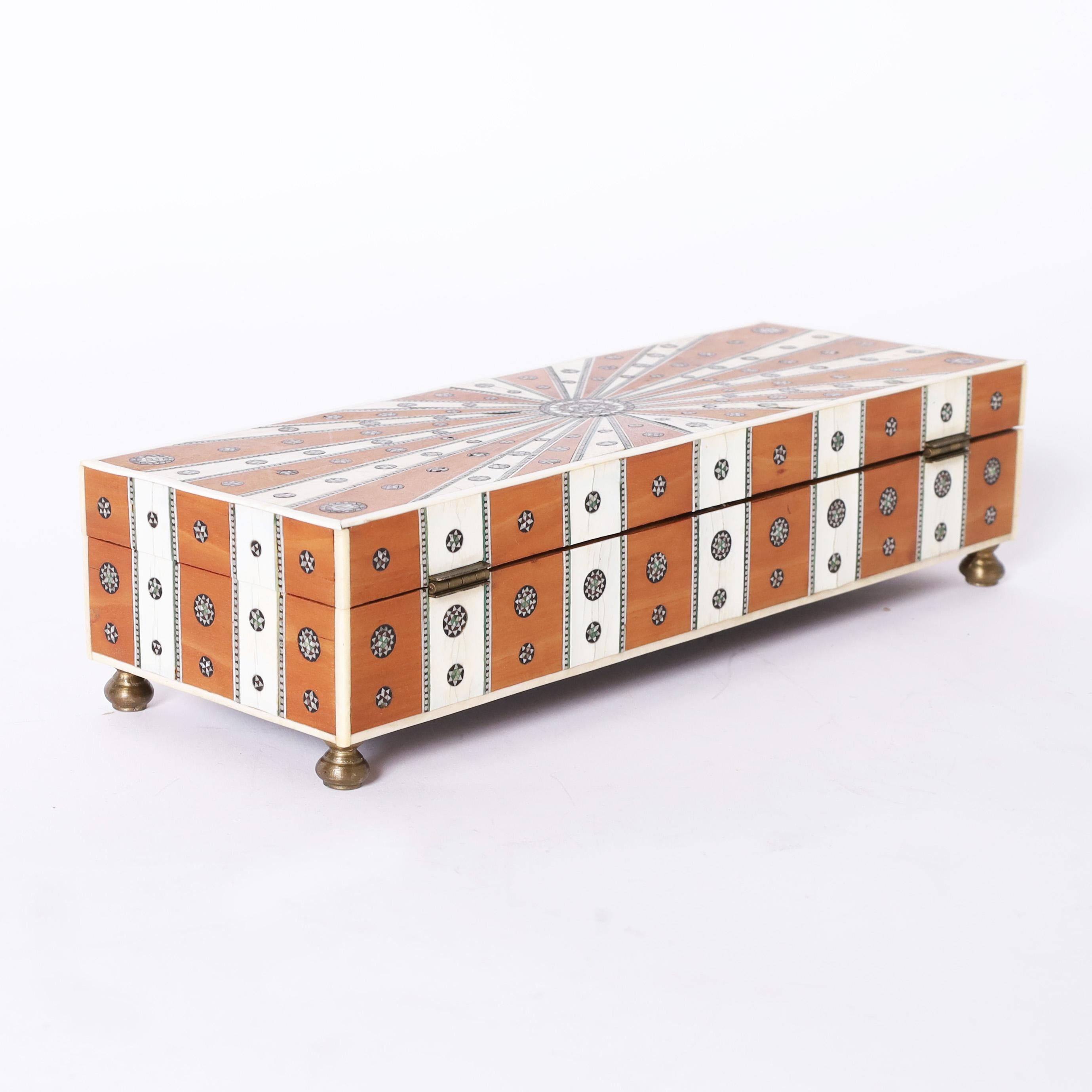 Caja antigua angloindia con incrustaciones Hecho a mano