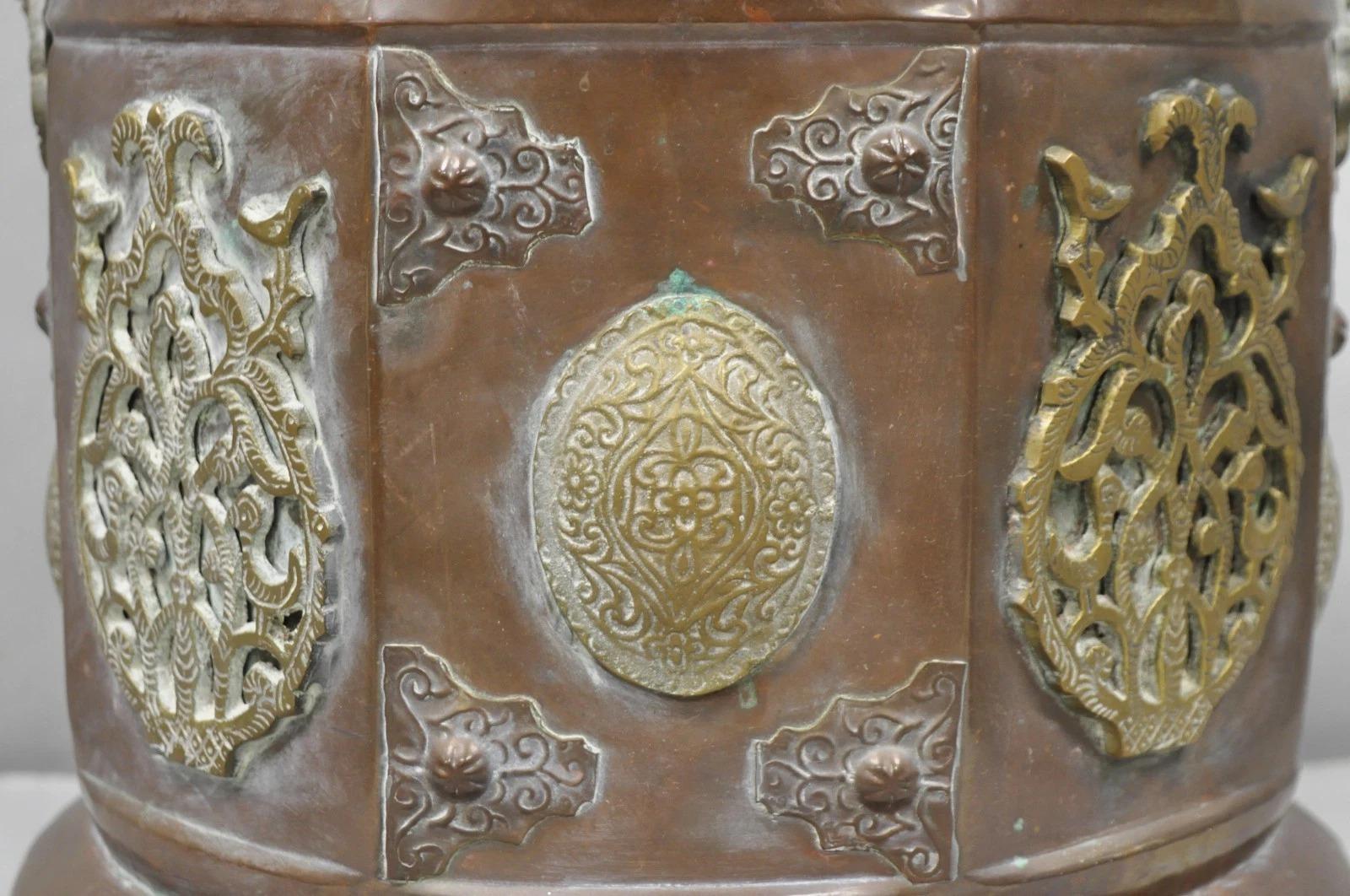 Anglo-indiano Antico secchio da carbone anglo-indiano medio-orientale in rame e bronzo, fioriera Cachepot in vendita