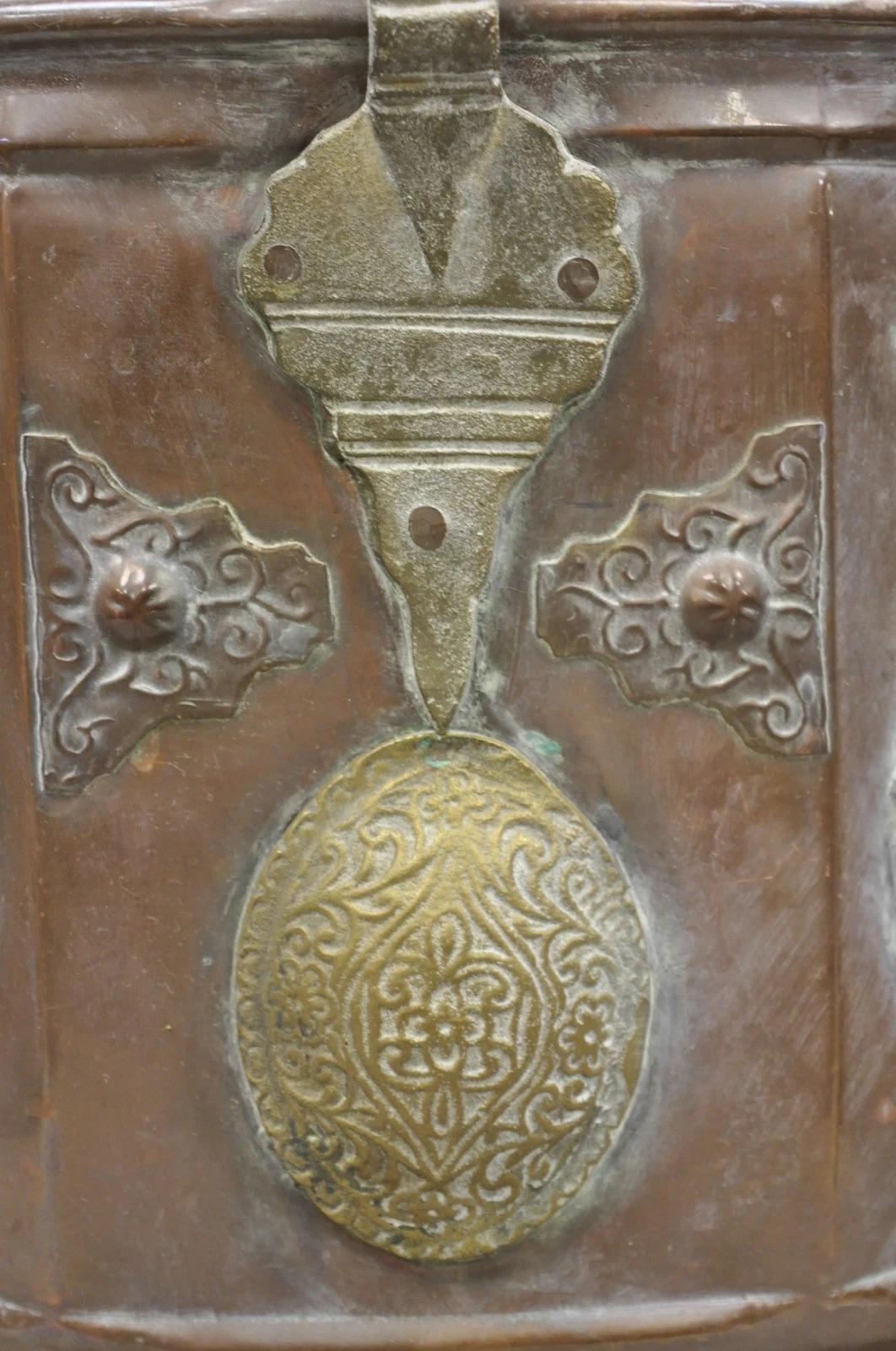Antico secchio da carbone anglo-indiano medio-orientale in rame e bronzo, fioriera Cachepot In condizioni buone in vendita a Philadelphia, PA