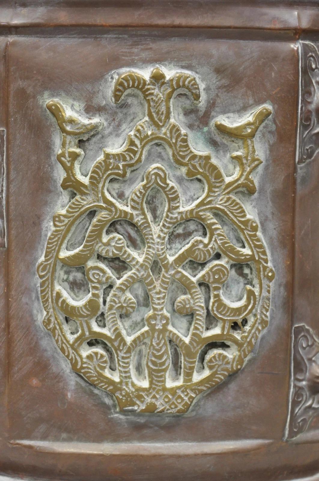 XIX secolo Antico secchio da carbone anglo-indiano medio-orientale in rame e bronzo, fioriera Cachepot in vendita