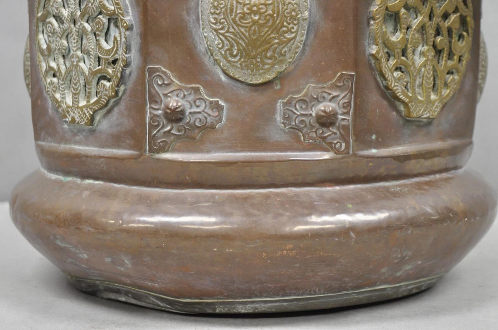 Rame Antico secchio da carbone anglo-indiano medio-orientale in rame e bronzo, fioriera Cachepot in vendita