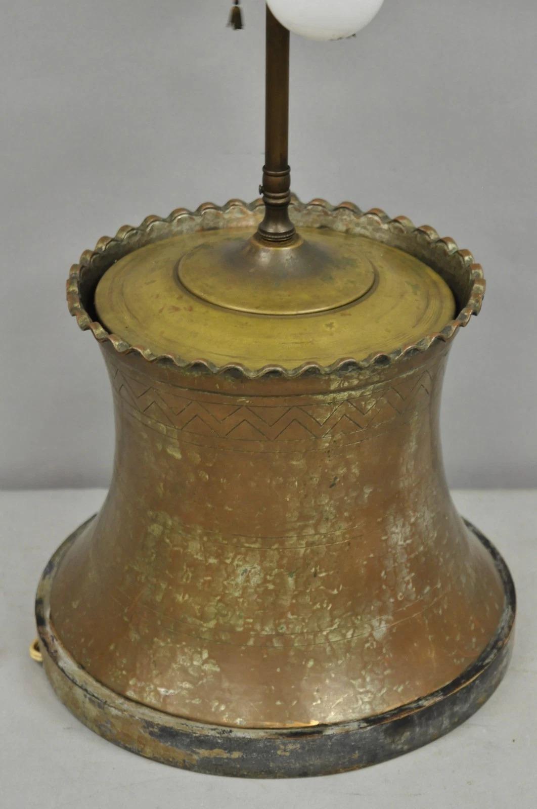 Antique Pichet en cuivre martelé avec anse Lampe de table Anglo Indien Marocain en vente 6