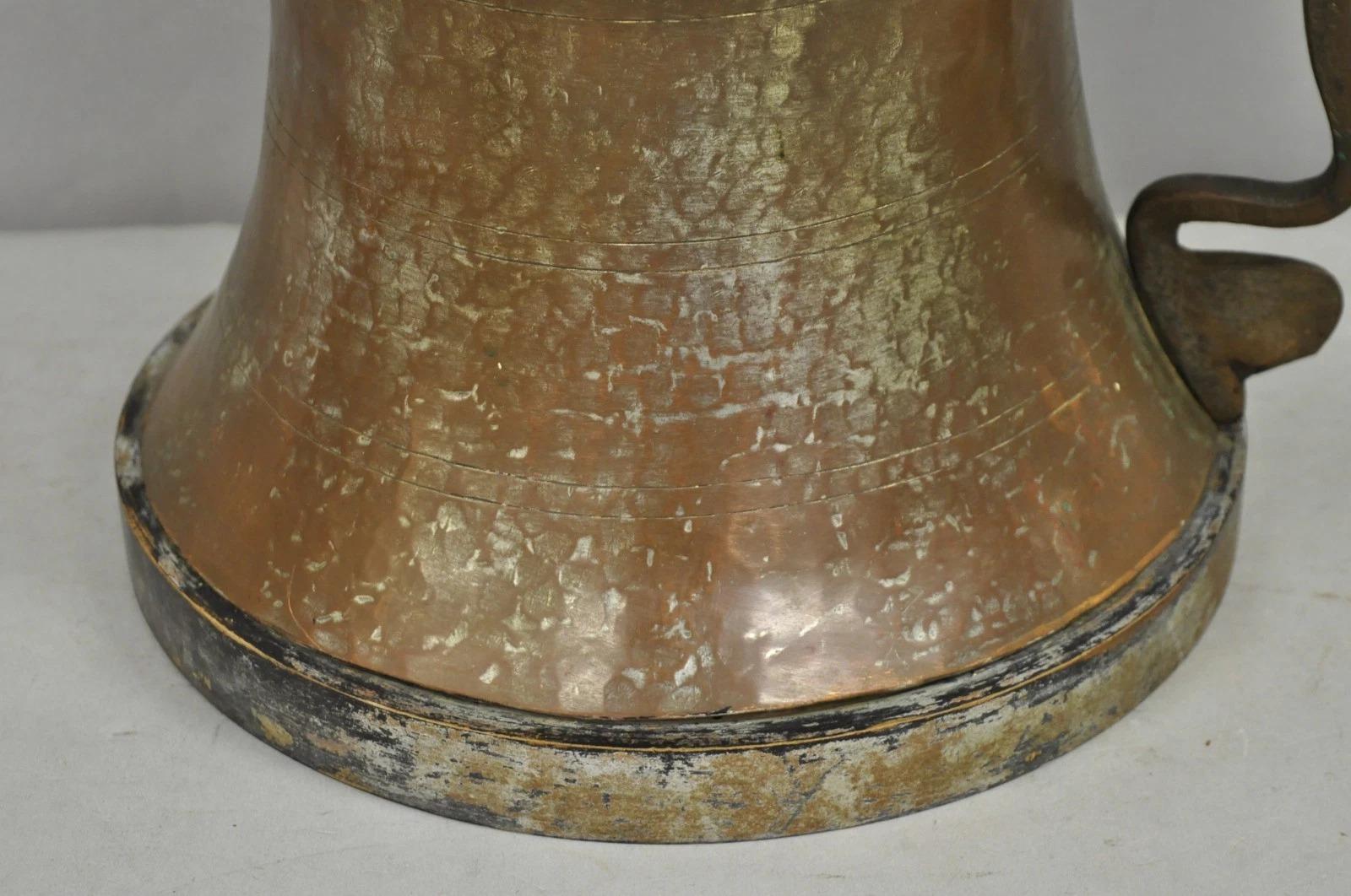 Antique Pichet en cuivre martelé avec anse Lampe de table Anglo Indien Marocain en vente 1
