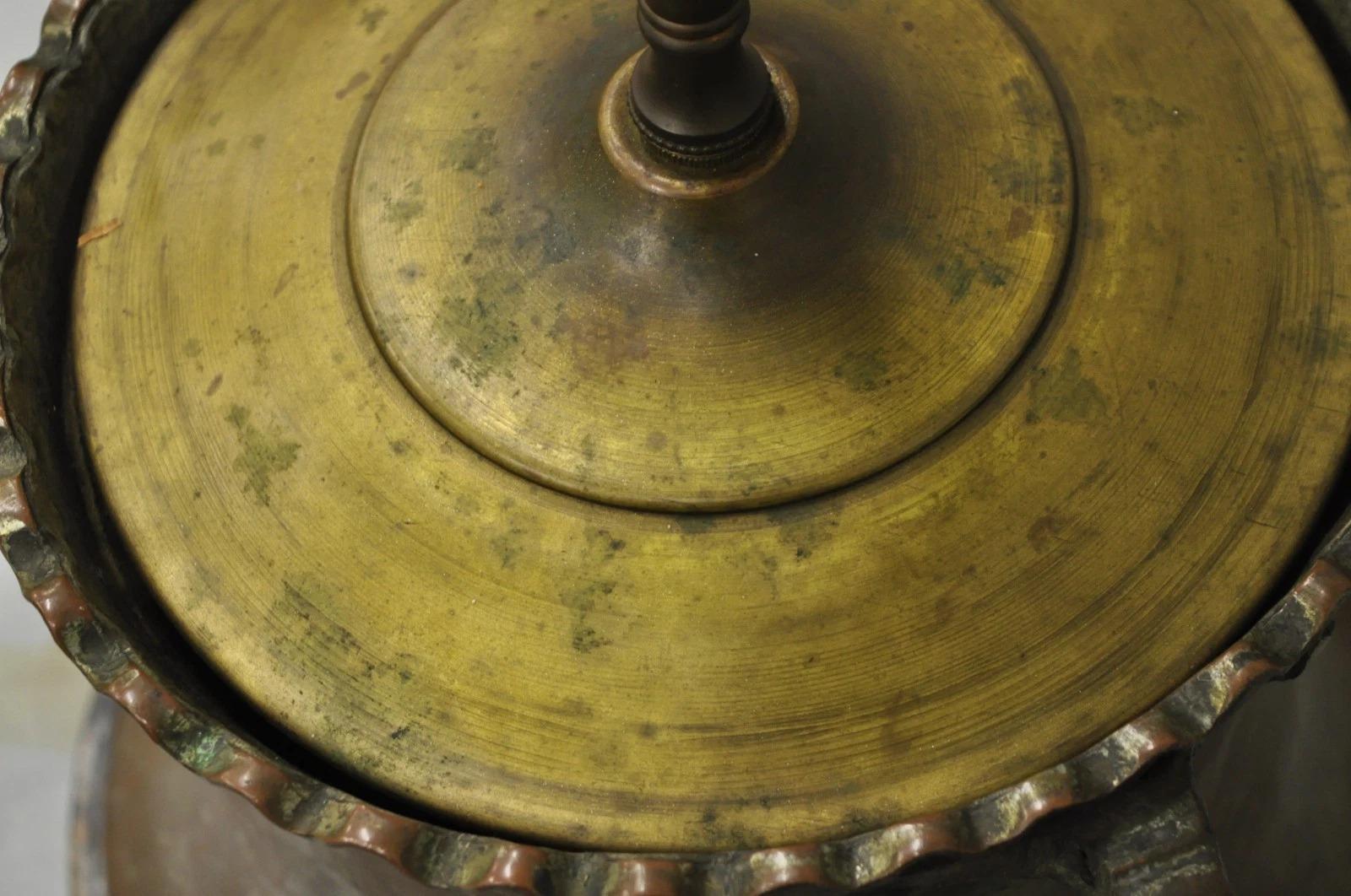 Antique Pichet en cuivre martelé avec anse Lampe de table Anglo Indien Marocain en vente 2