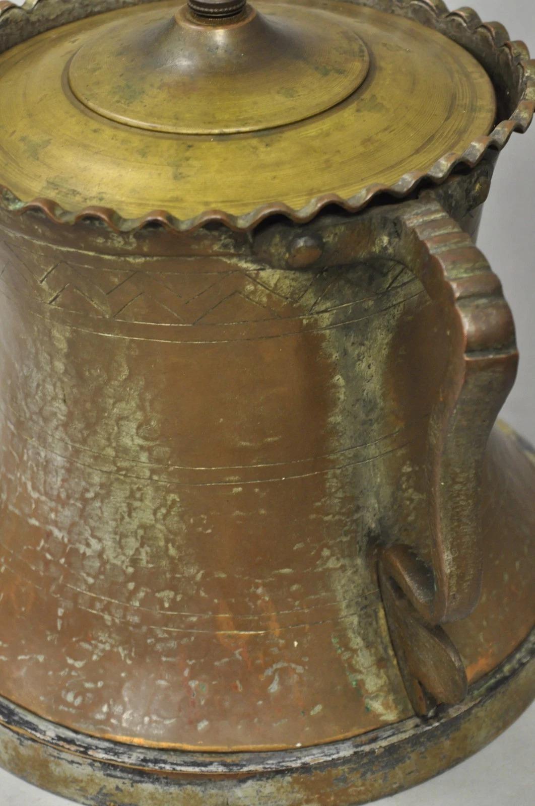 Antique Pichet en cuivre martelé avec anse Lampe de table Anglo Indien Marocain en vente 3