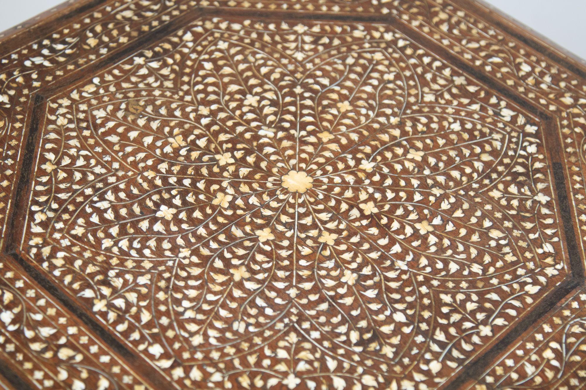 Antique Anglo-Indian Octagonal Mughal Moorish Table with Bone Inlay India In Good Condition In North Hollywood, CA