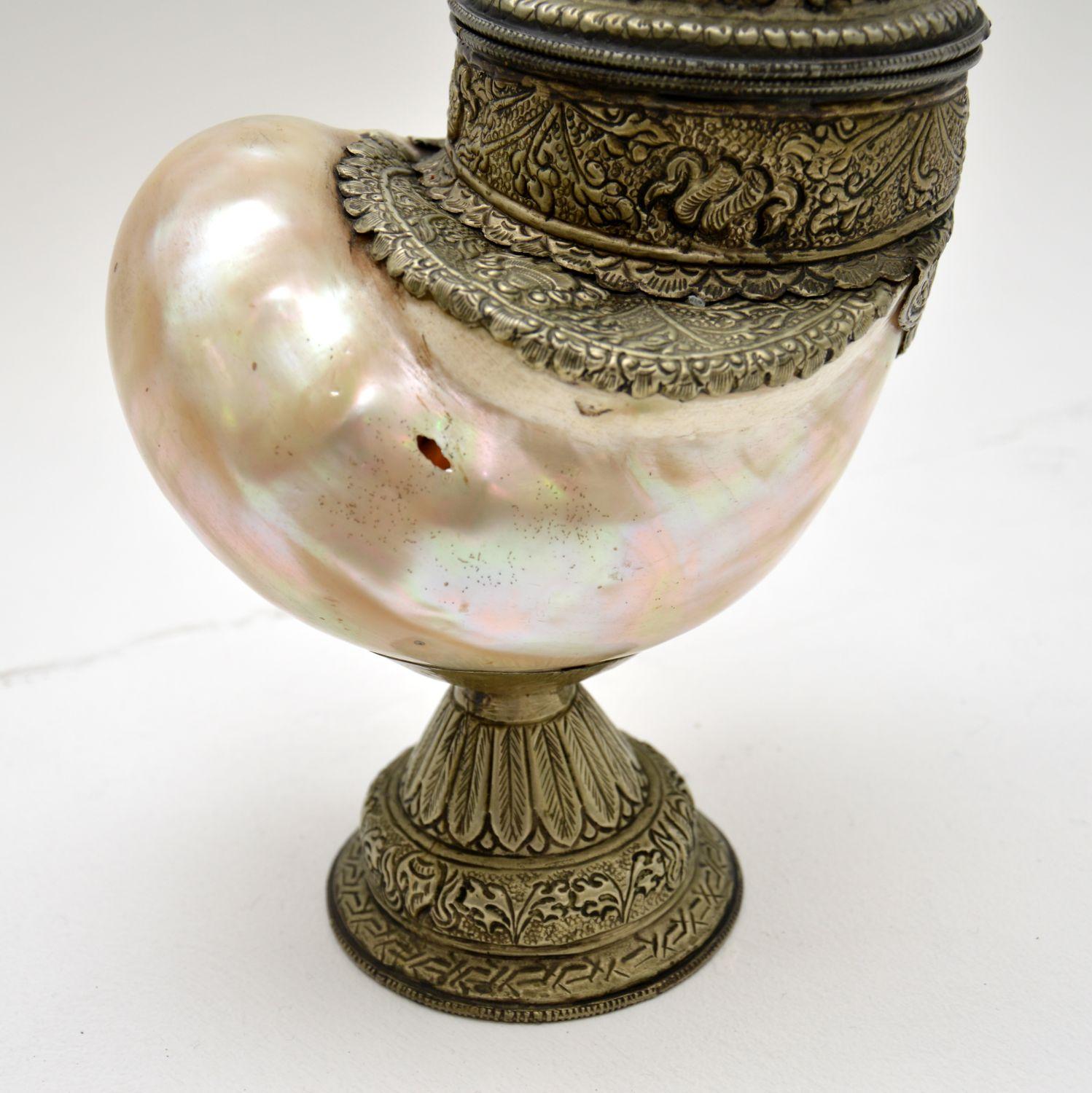 XIXe siècle Ancienne tasse anglo-indienne en argent montée en forme de coquillage de Nautilus en vente