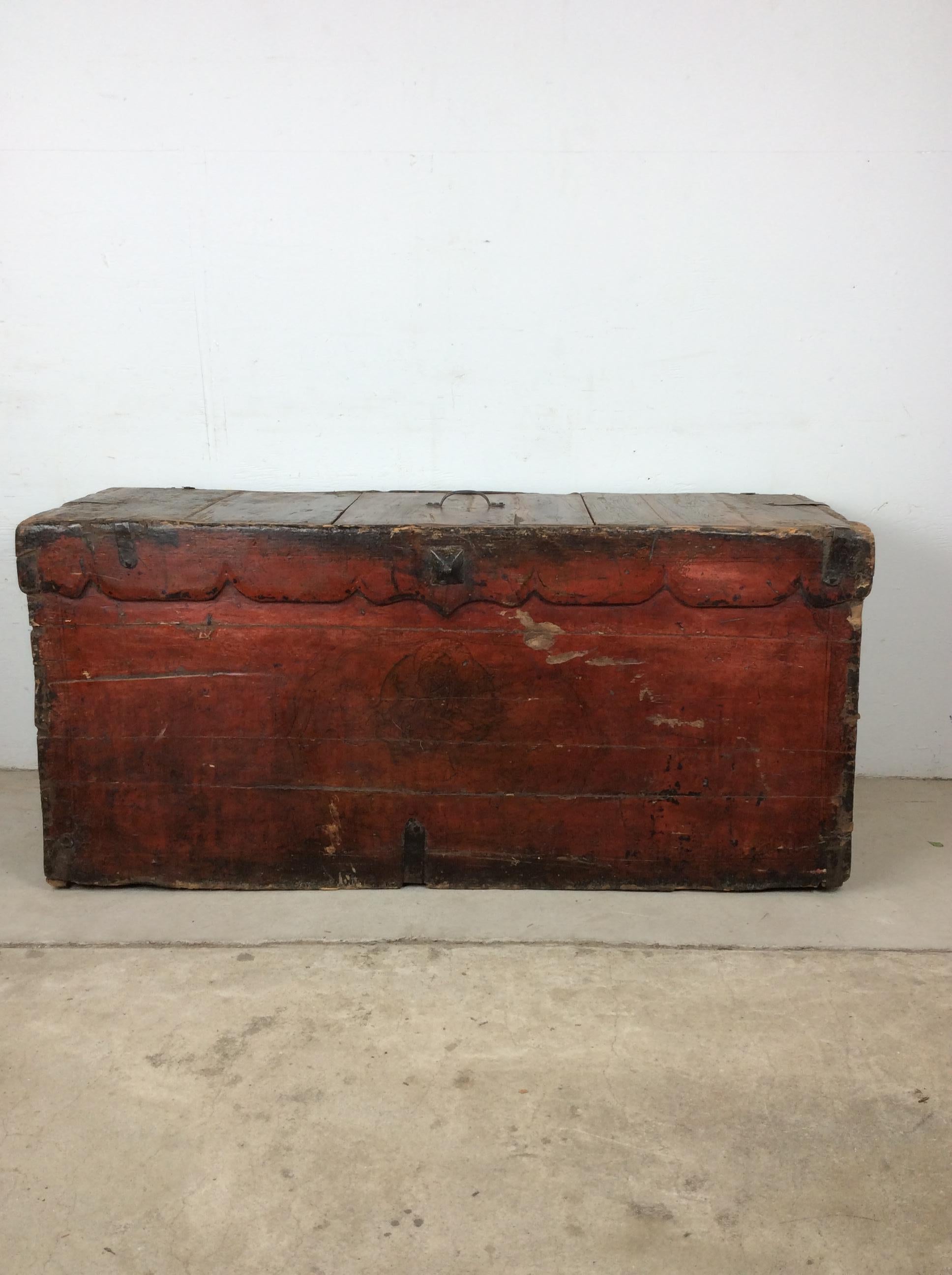 Malle ancienne en bois tendre anglo-indien avec quincaillerie unique en vente 9