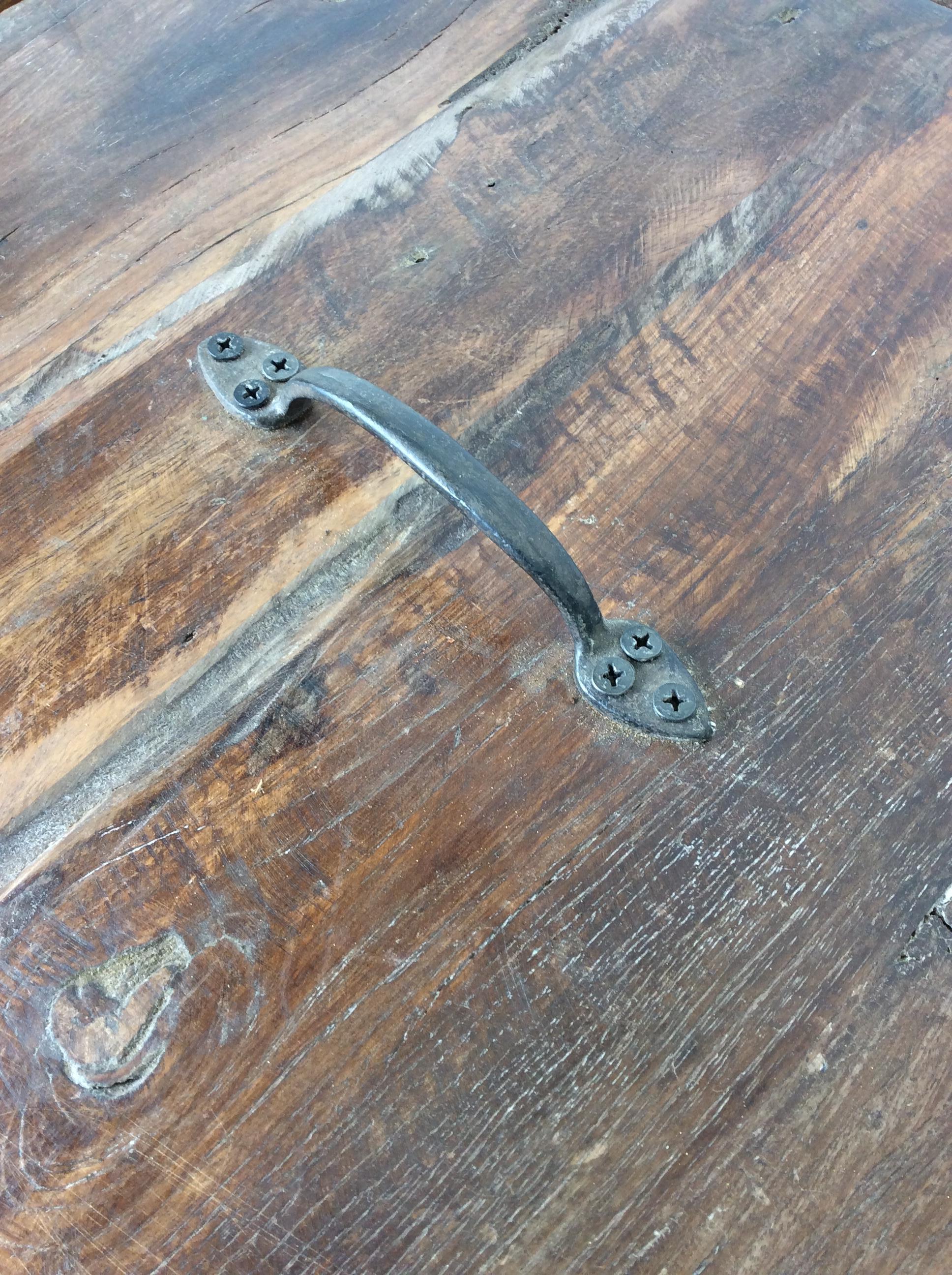 Malle ancienne en bois tendre anglo-indien avec quincaillerie unique en vente 13