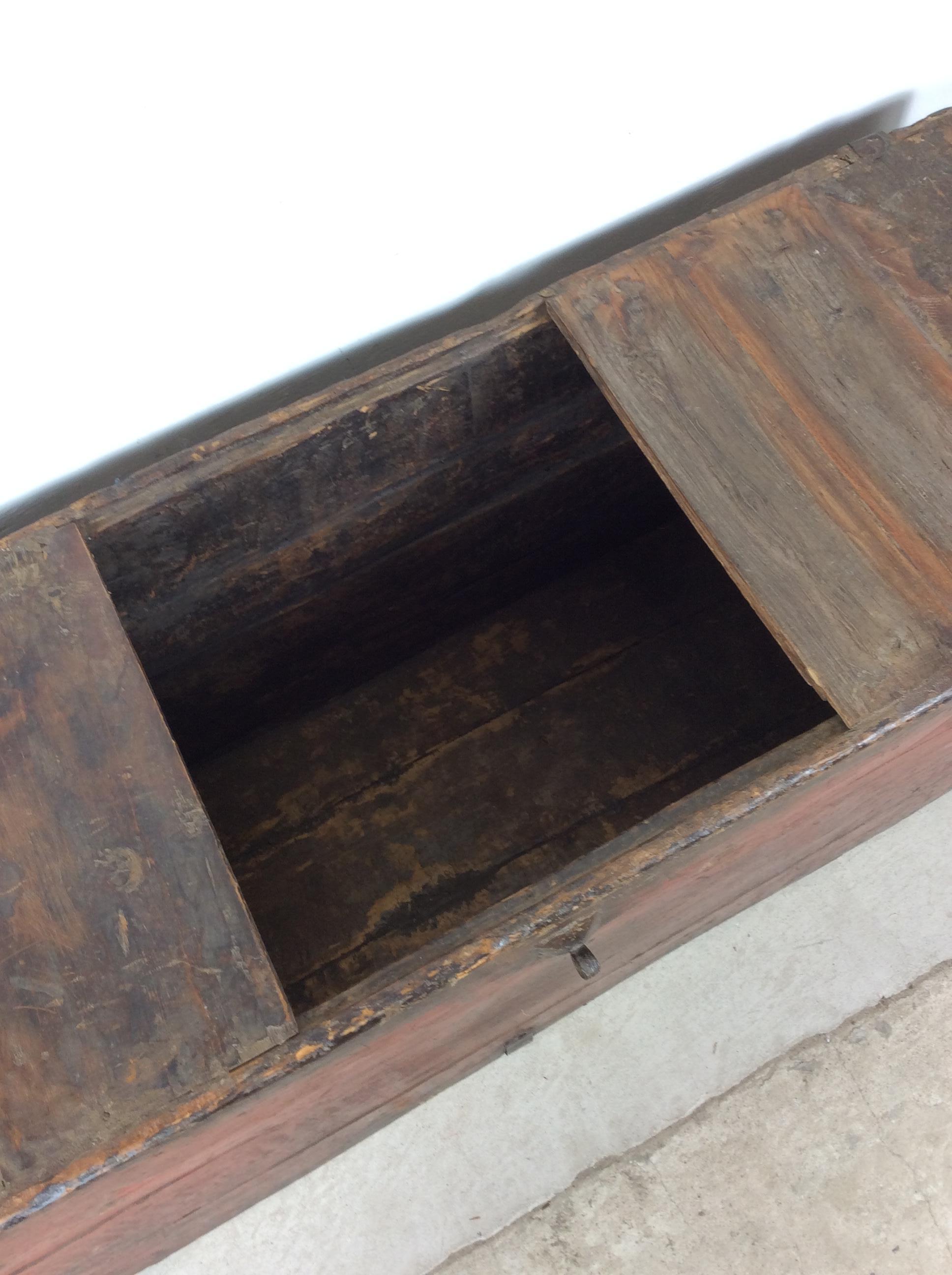 Malle ancienne en bois tendre anglo-indien avec quincaillerie unique en vente 2