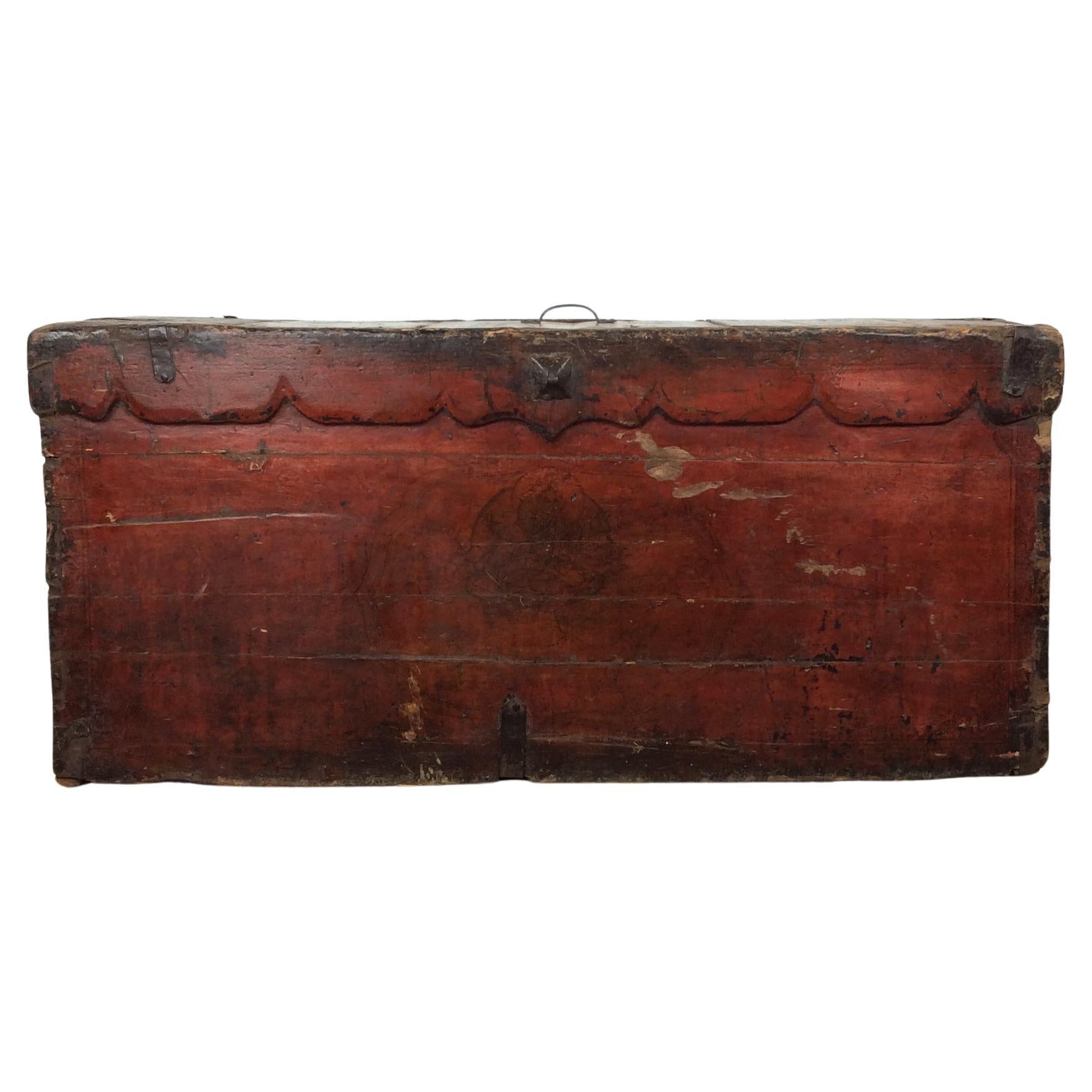 Malle ancienne en bois tendre anglo-indien avec quincaillerie unique en vente