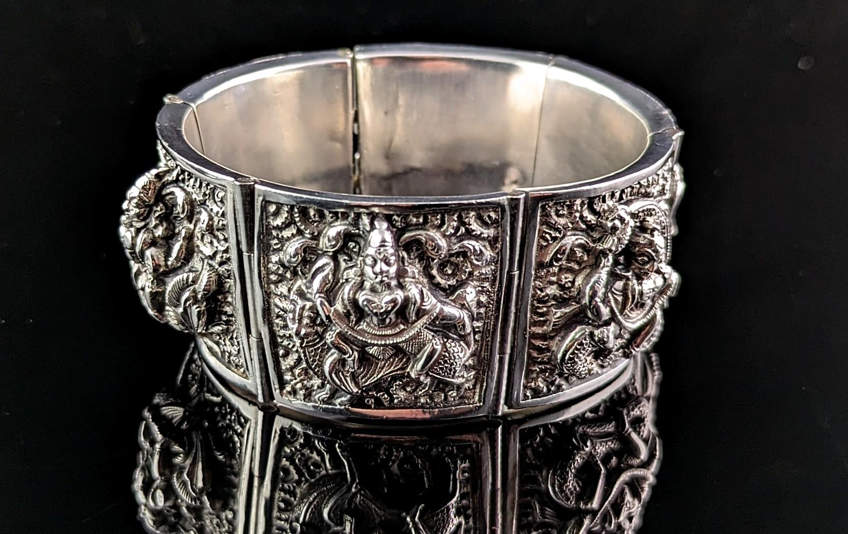 Antique Anglo-Indian Sterling Silver Bracelet, Buddhist Deities, Victorian In Good Condition For Sale In NEWARK, GB