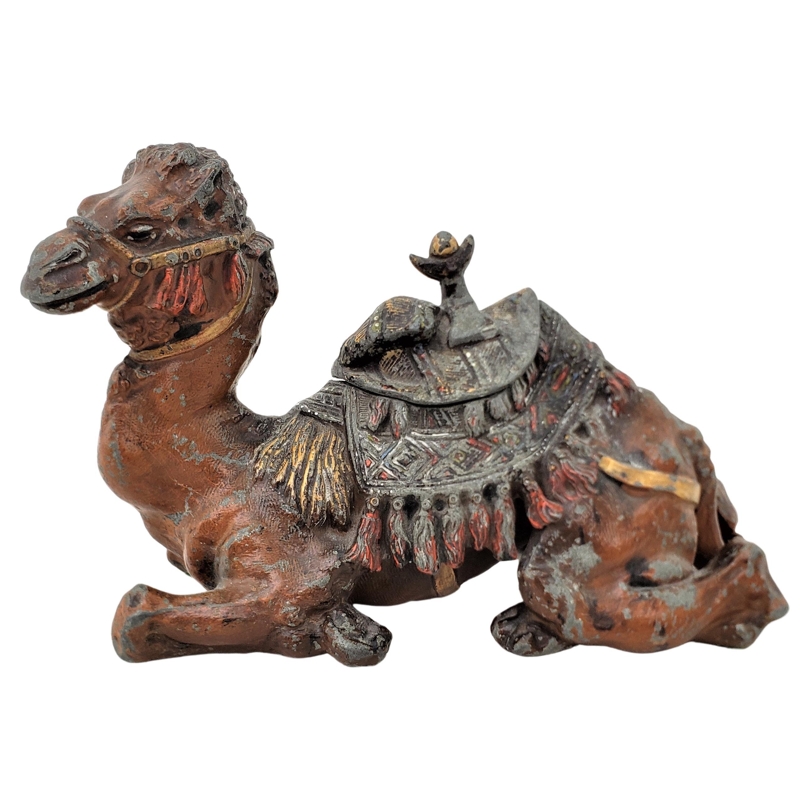 Encrier ou sculpture figurative en métal moulé de style anglo-indien antique en forme de camel