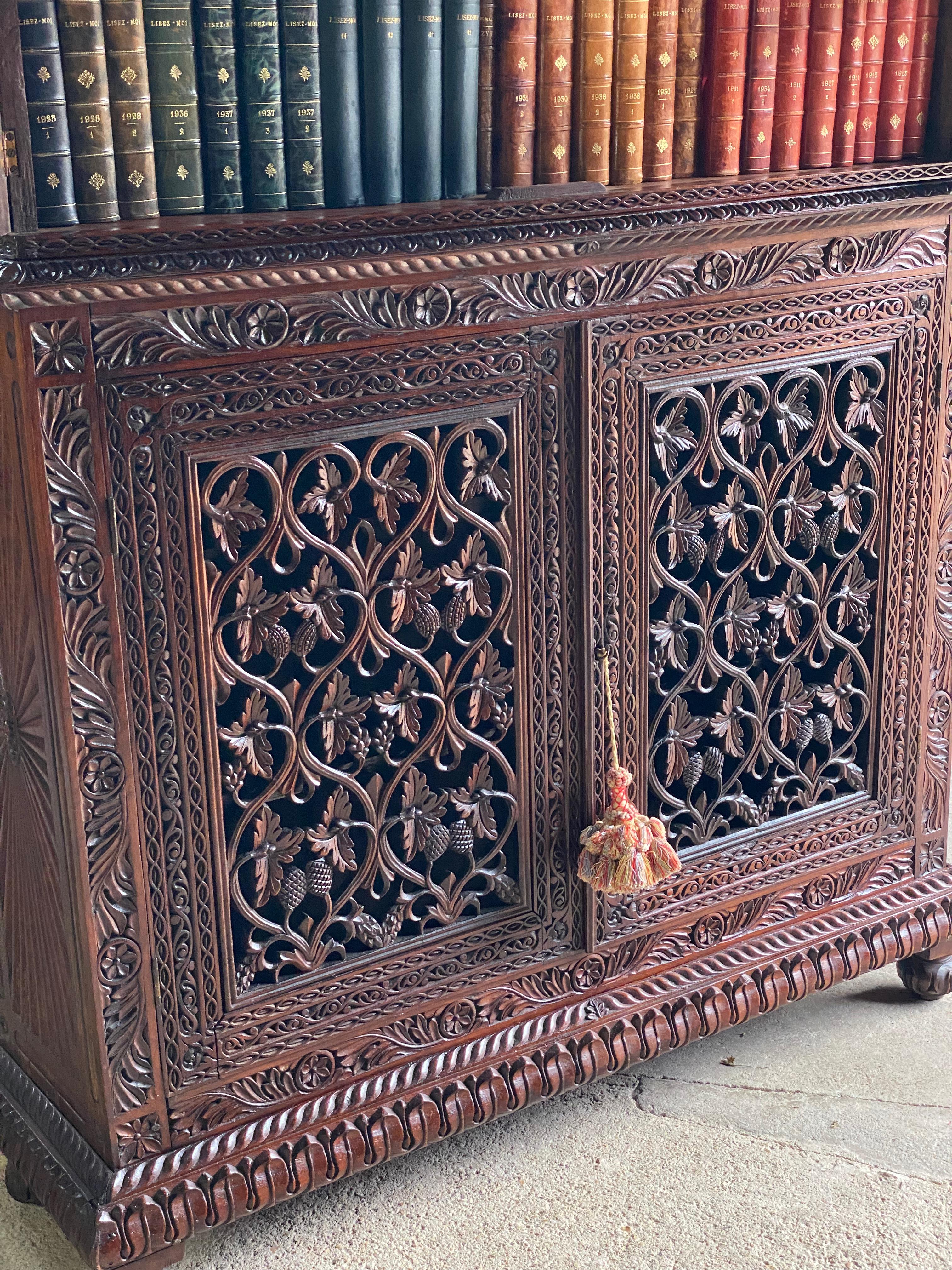 Antique Anglo-Indian Sunburst Teak Bookcase Cabinet Circa 1850 For Sale 4