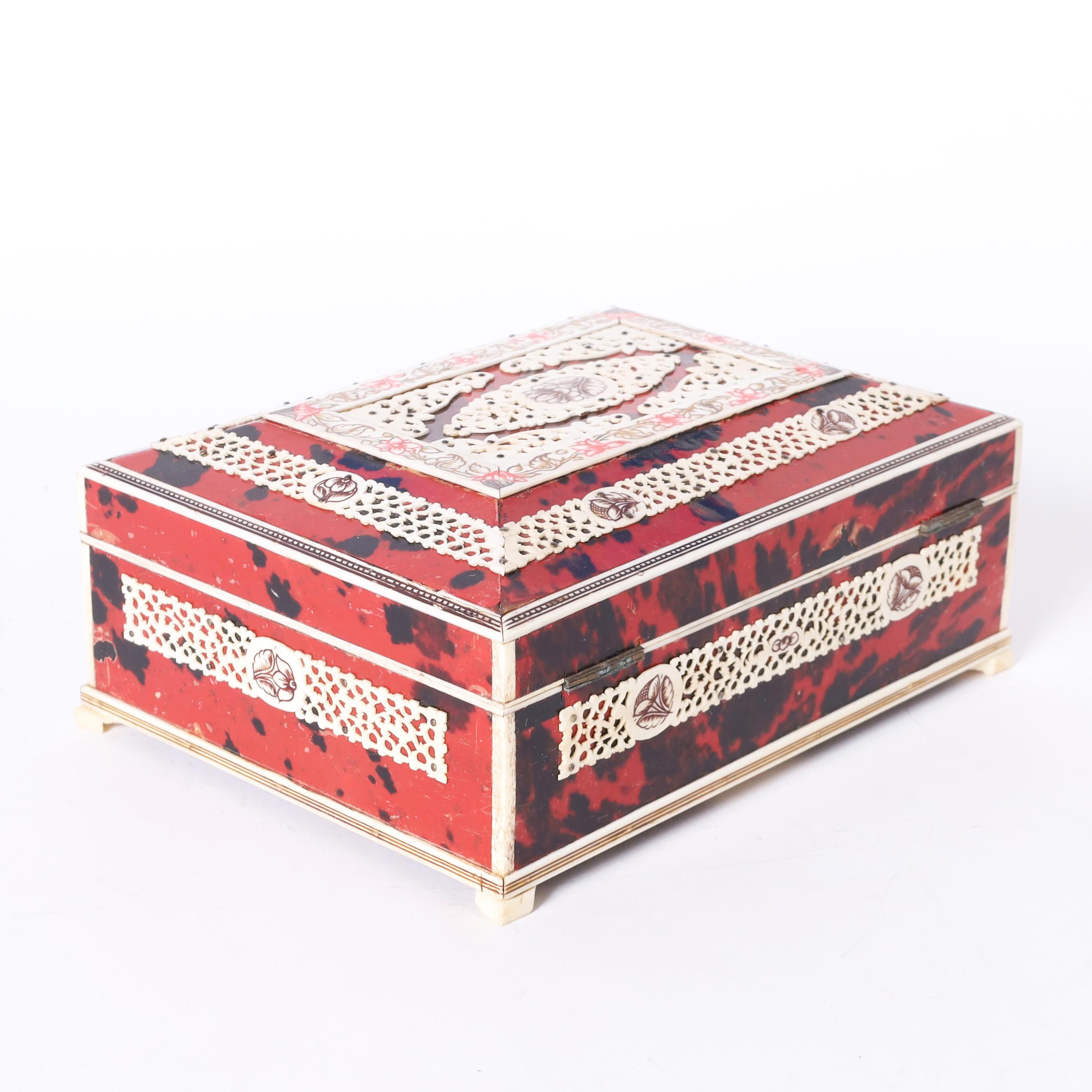 Antigua caja angloindia de tortuga y hueso Angloindio en venta
