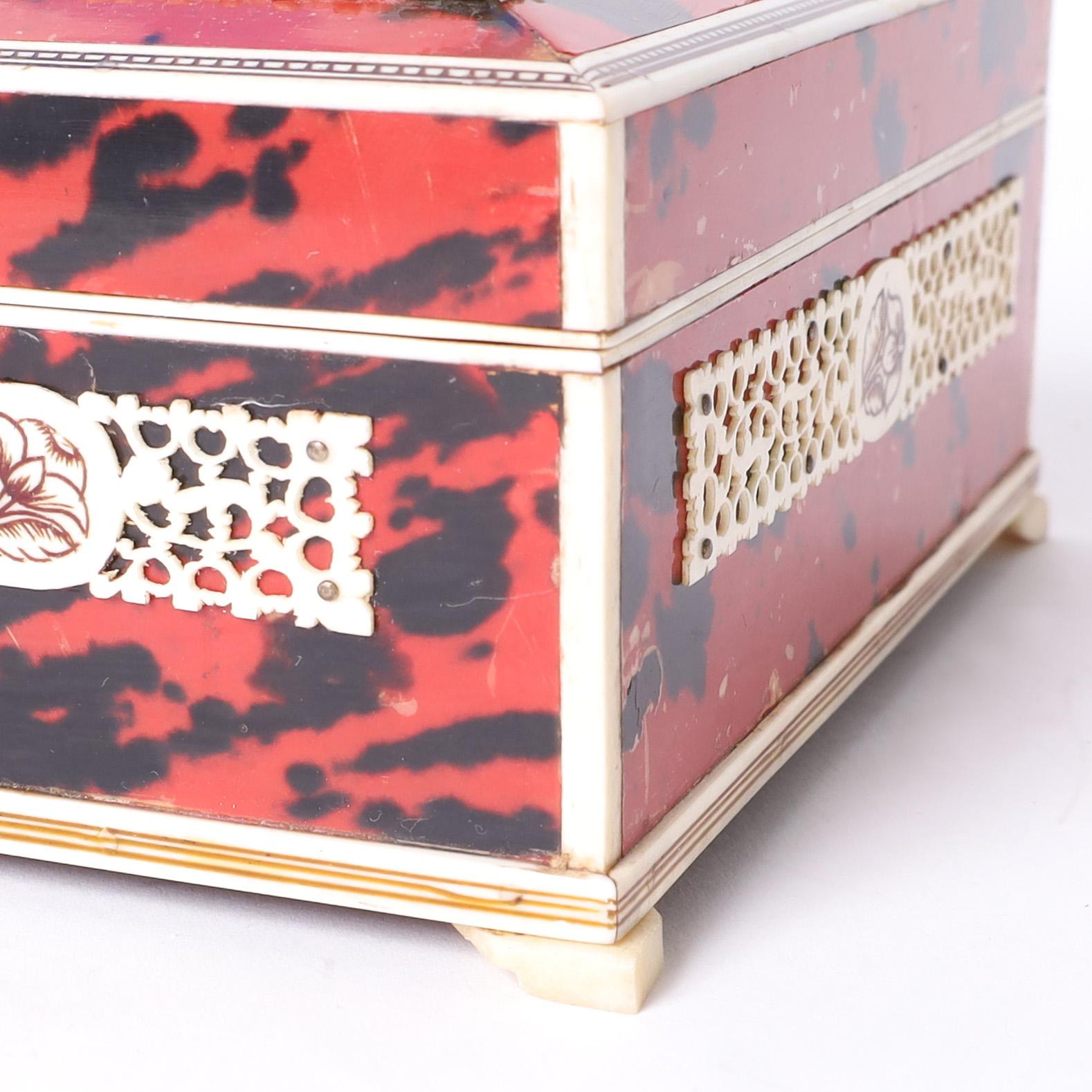 Antigua caja angloindia de tortuga y hueso Hueso en venta