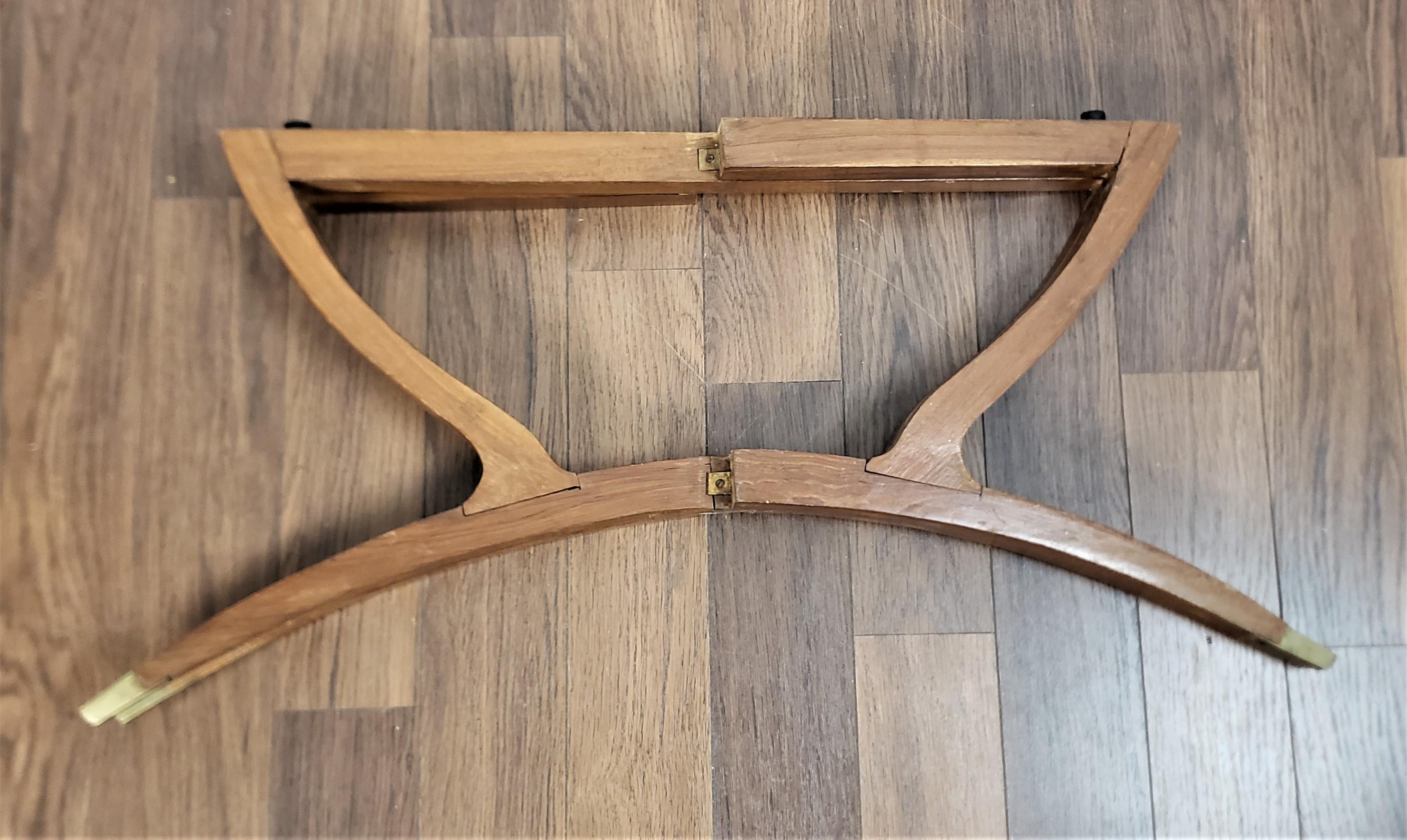 Ancienne table à plateau anglo-indienne avec pieds araignées pliables et plateau gravé en vente 5