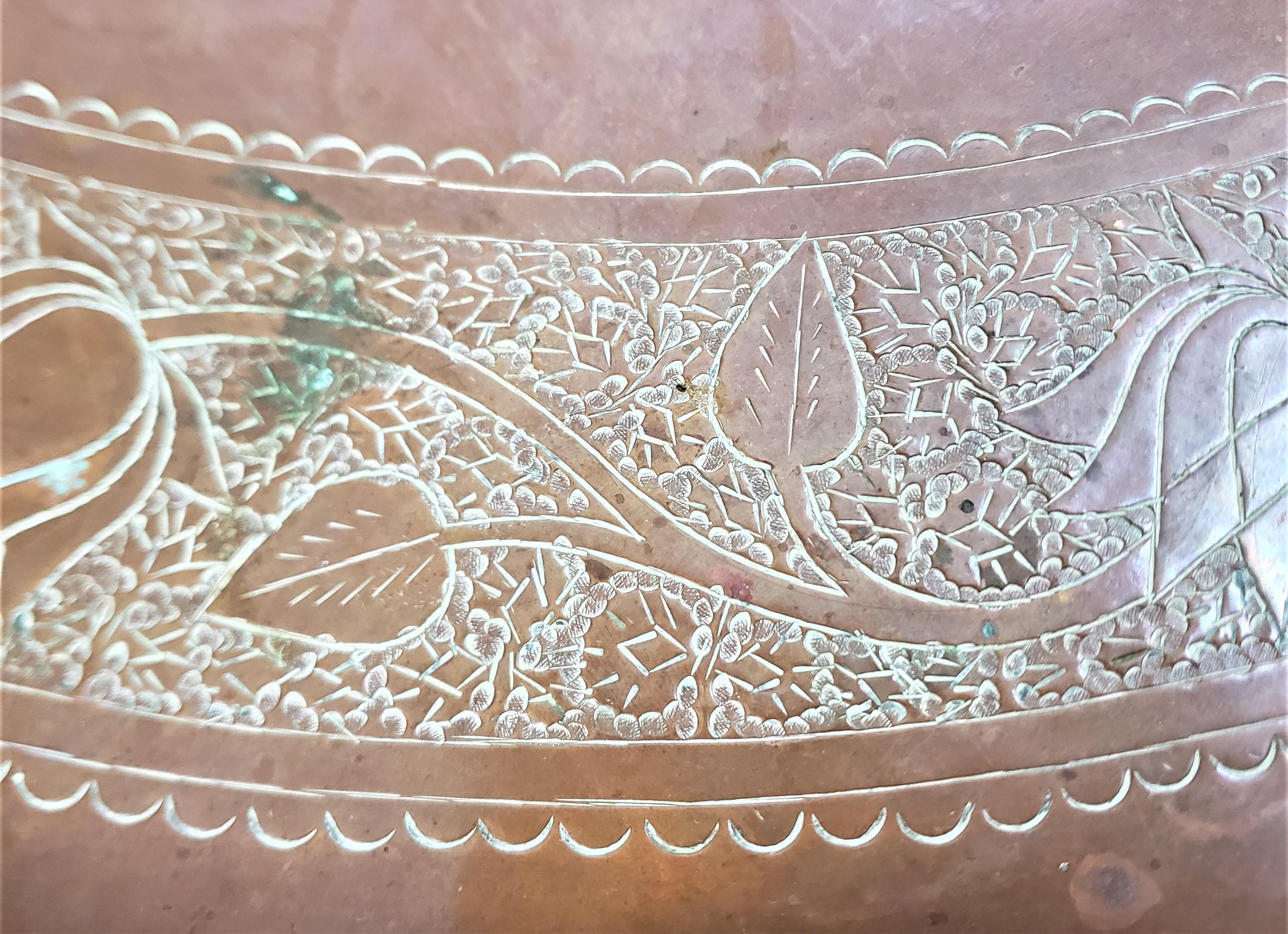 Antiker anglo-indischer Tabletttisch mit faltbaren Spinnenbeinen und gravierter Platte im Angebot 6