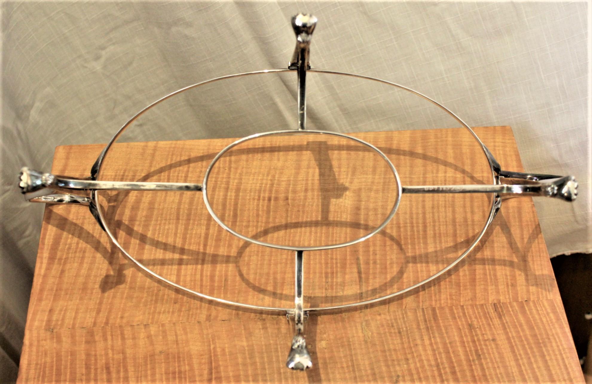 Centro de mesa antiguo de cristal tallado angloirlandés con soporte plateado en venta 2