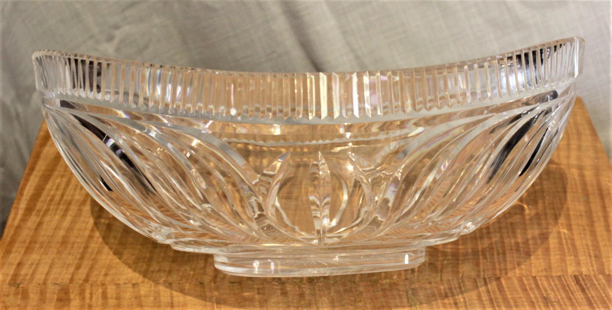 Bol de centre de table antique en cristal taillé anglo-irish avec support en métal argenté en vente 3