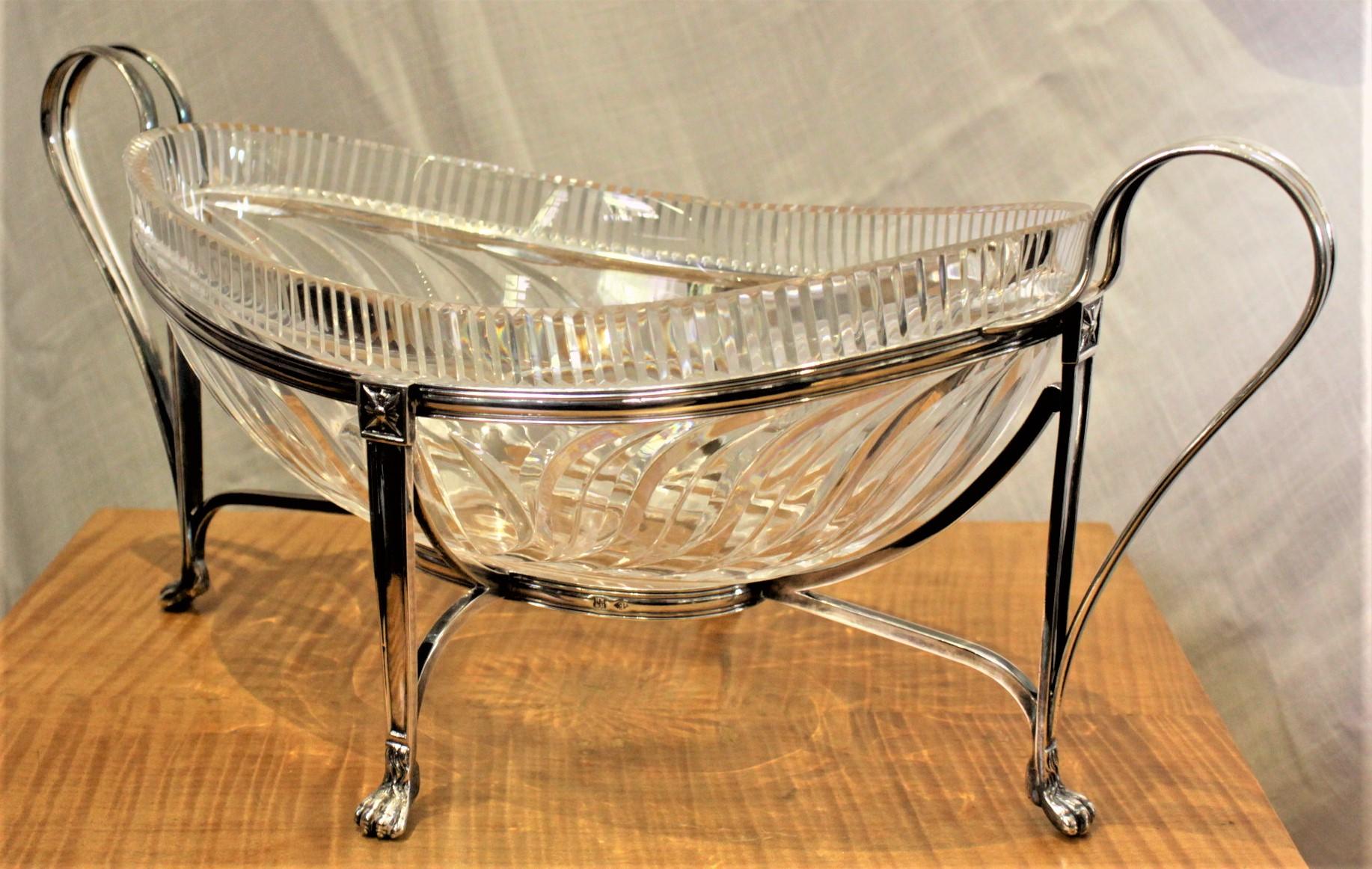 Victorien Bol de centre de table antique en cristal taillé anglo-irish avec support en métal argenté en vente