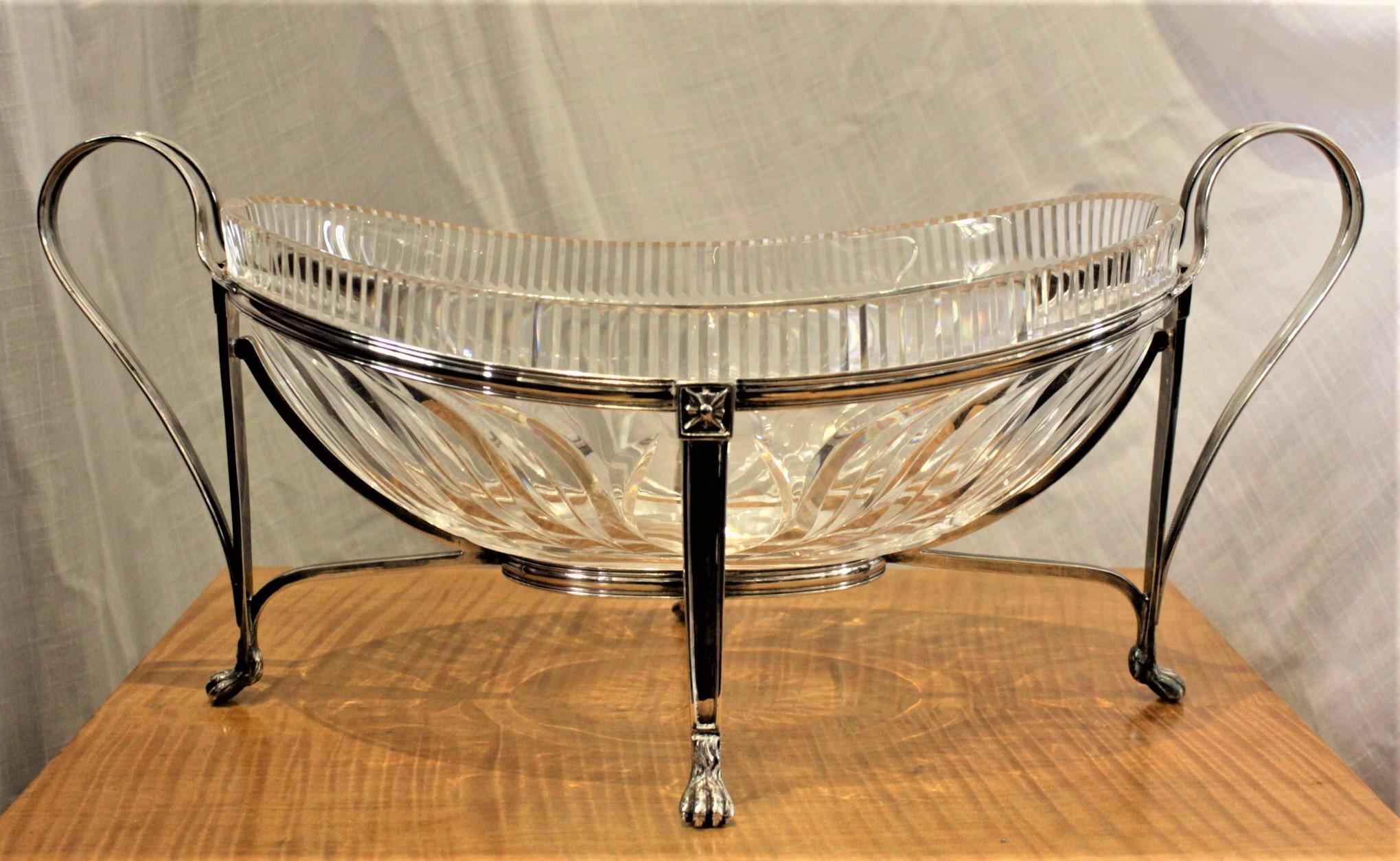 Centro de mesa antiguo de cristal tallado angloirlandés con soporte plateado siglo XIX en venta
