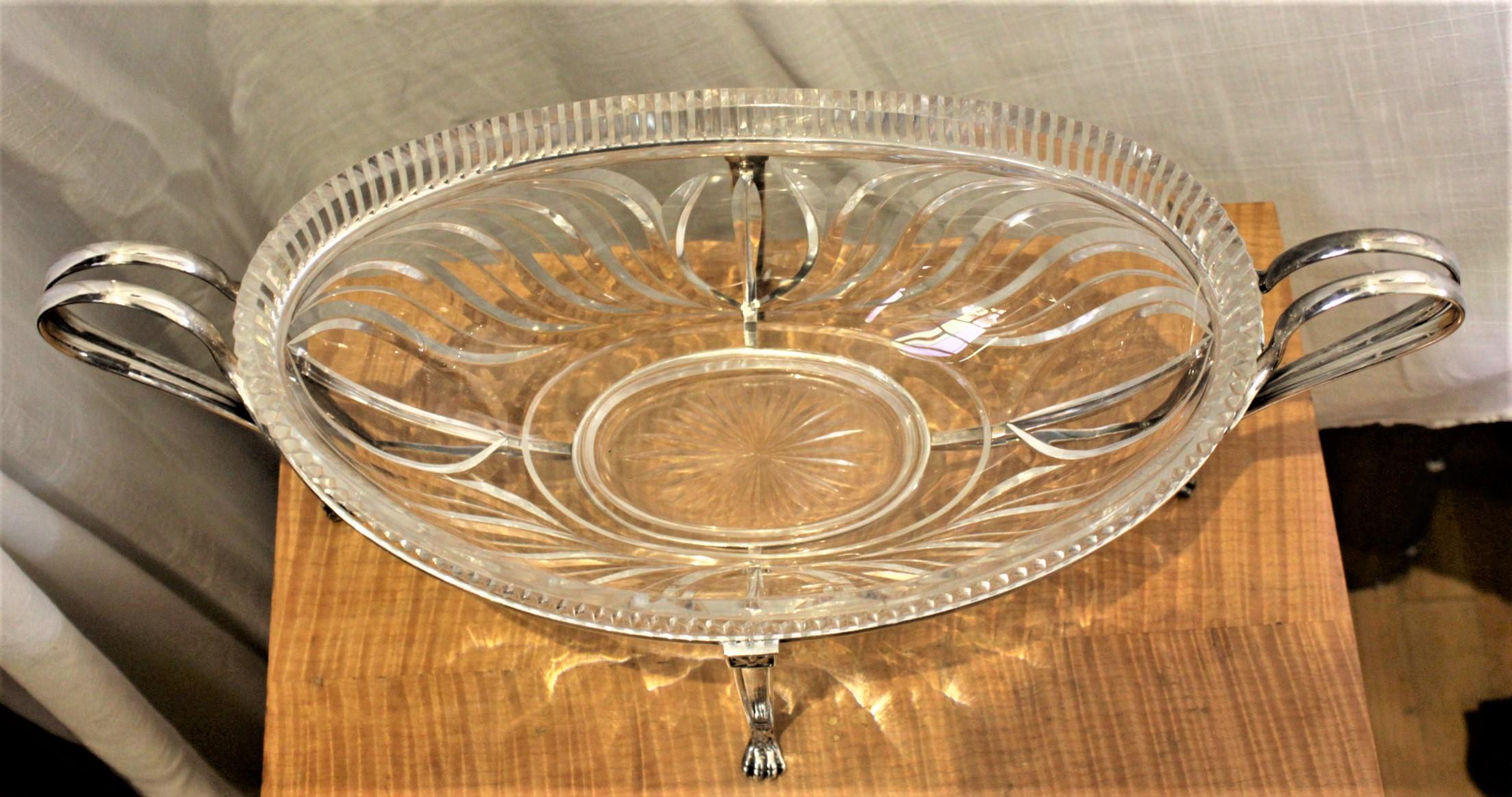Bol de centre de table antique en cristal taillé anglo-irish avec support en métal argenté en vente 1