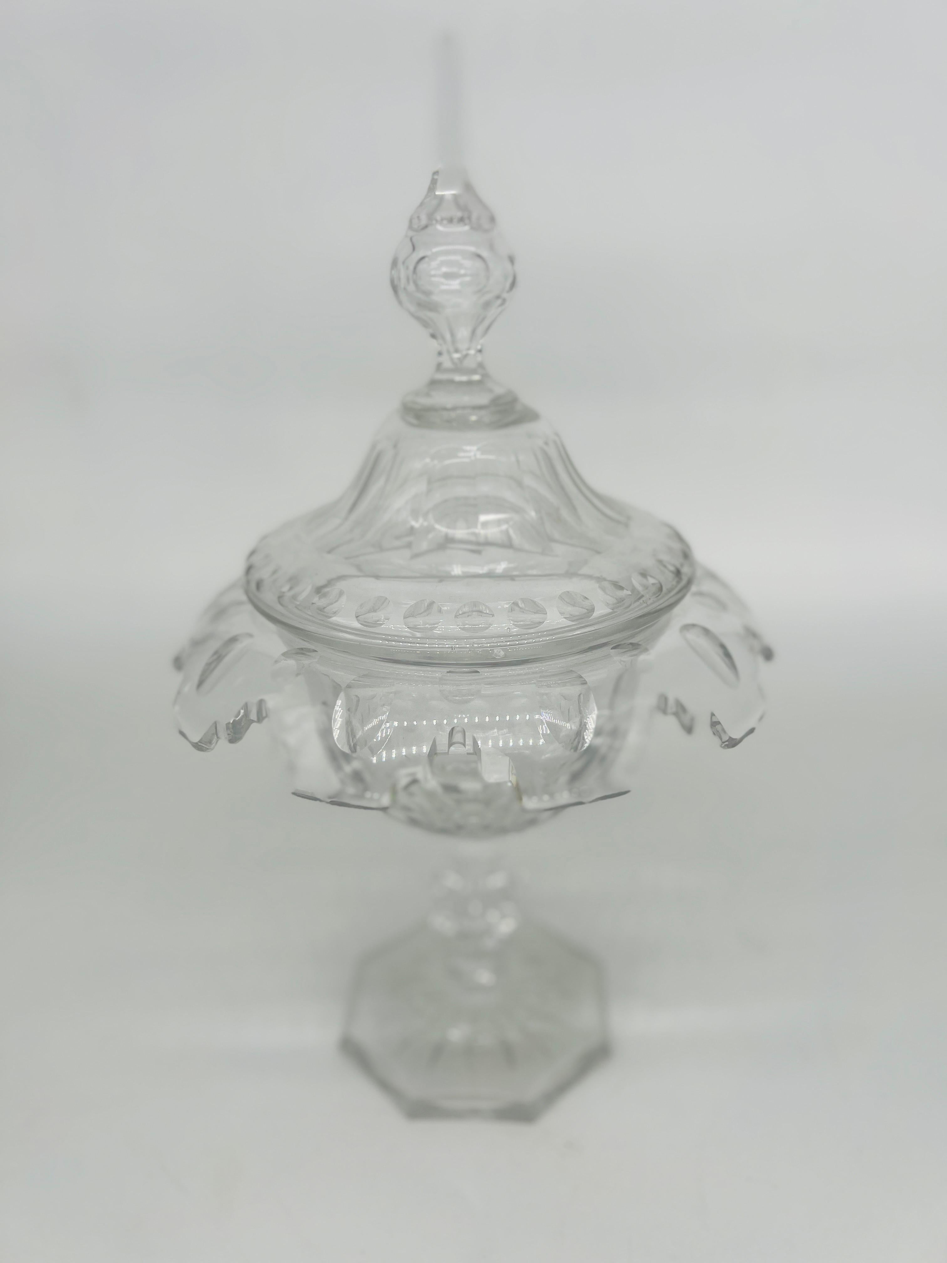 Antique Anglo-Irish Cut Crystal Lidded Urn In Good Condition For Sale In Atlanta, GA