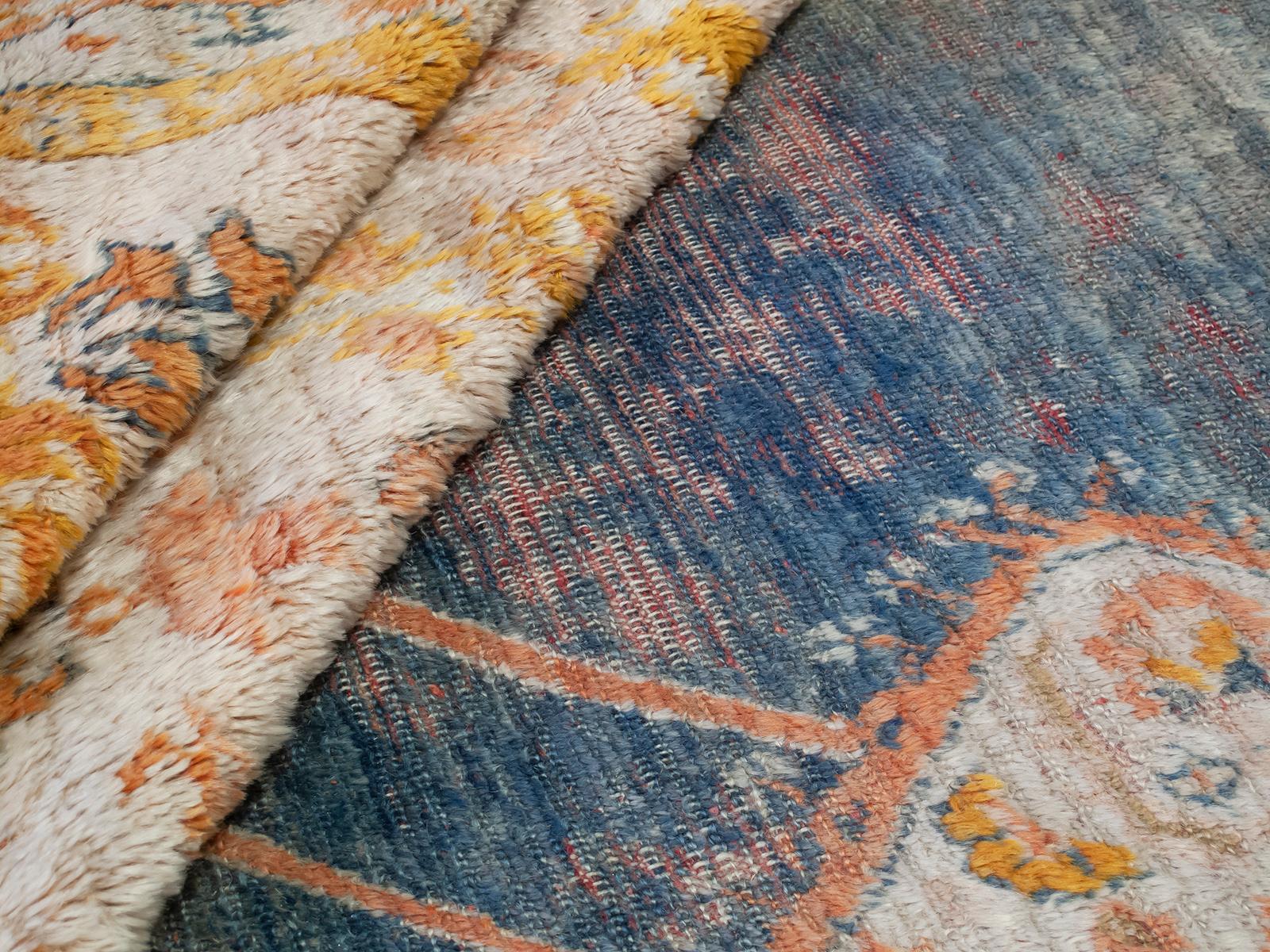 Alfombra antigua de angora Oushak 