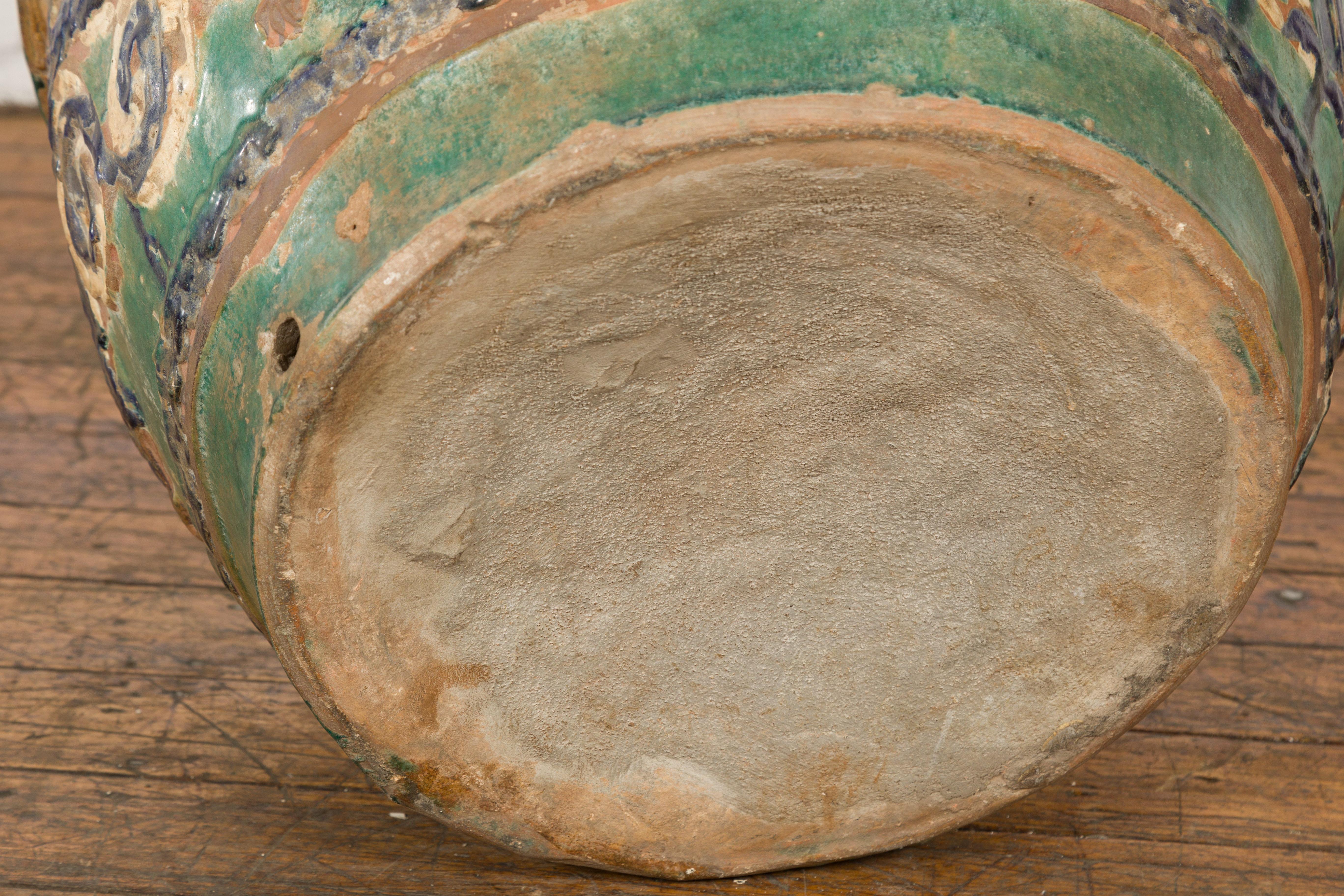 Ancienne jardinière Annamese verte, bleue et ocre avec motifs de dragon et de feuillage 6