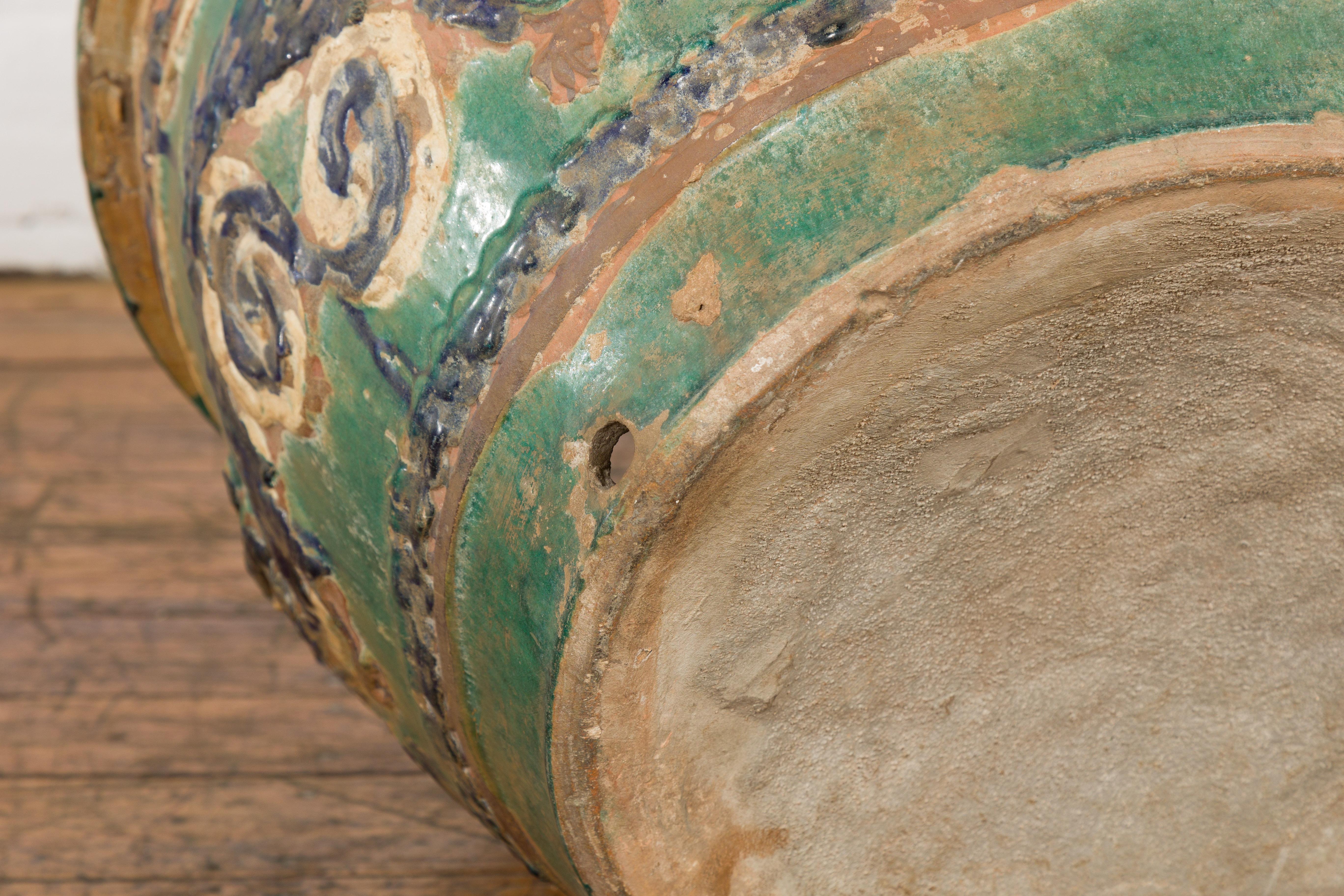 Ancienne jardinière Annamese verte, bleue et ocre avec motifs de dragon et de feuillage 7