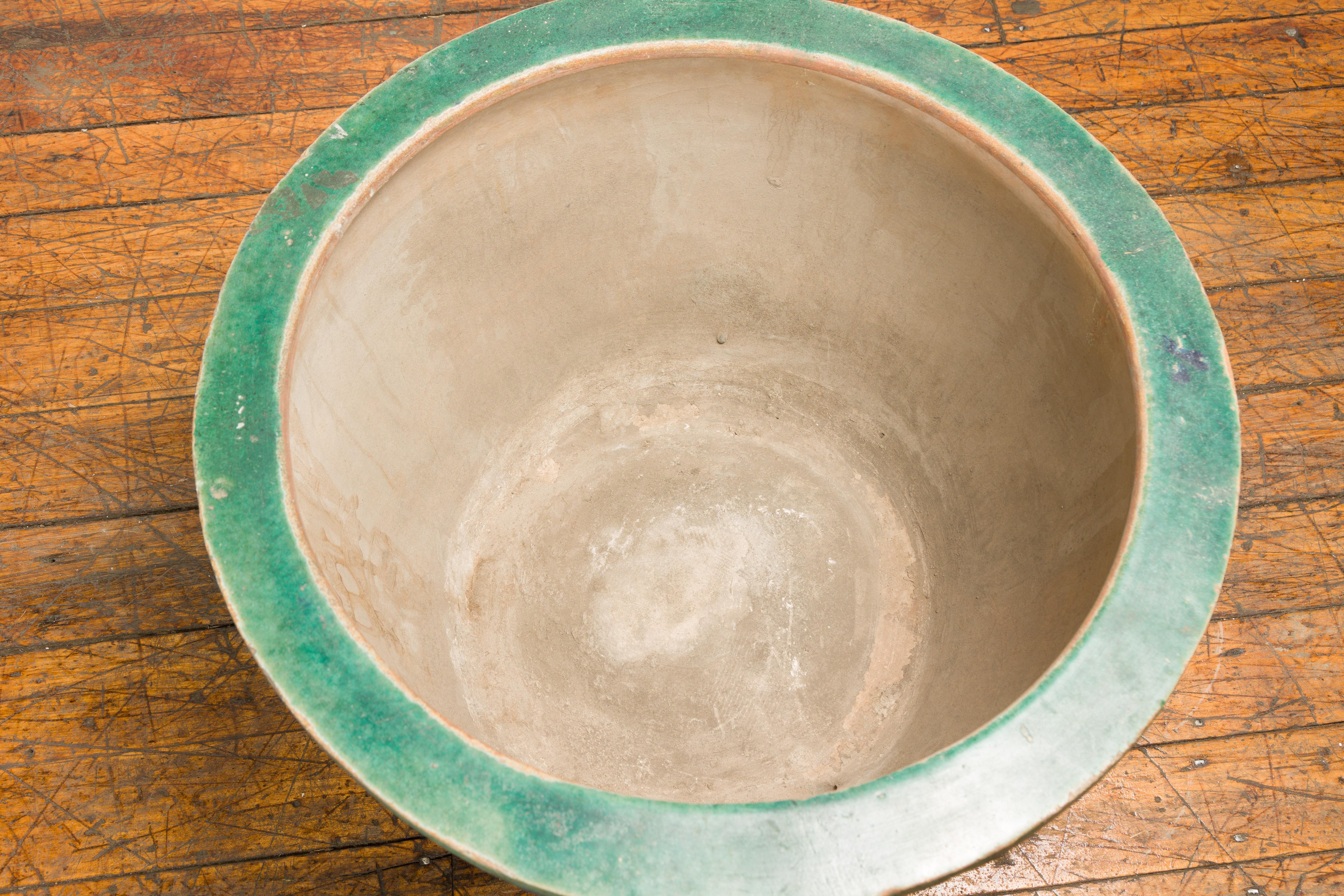 Ancienne jardinière Annamese verte, bleue et ocre avec motifs de dragon et de feuillage Bon état à Yonkers, NY