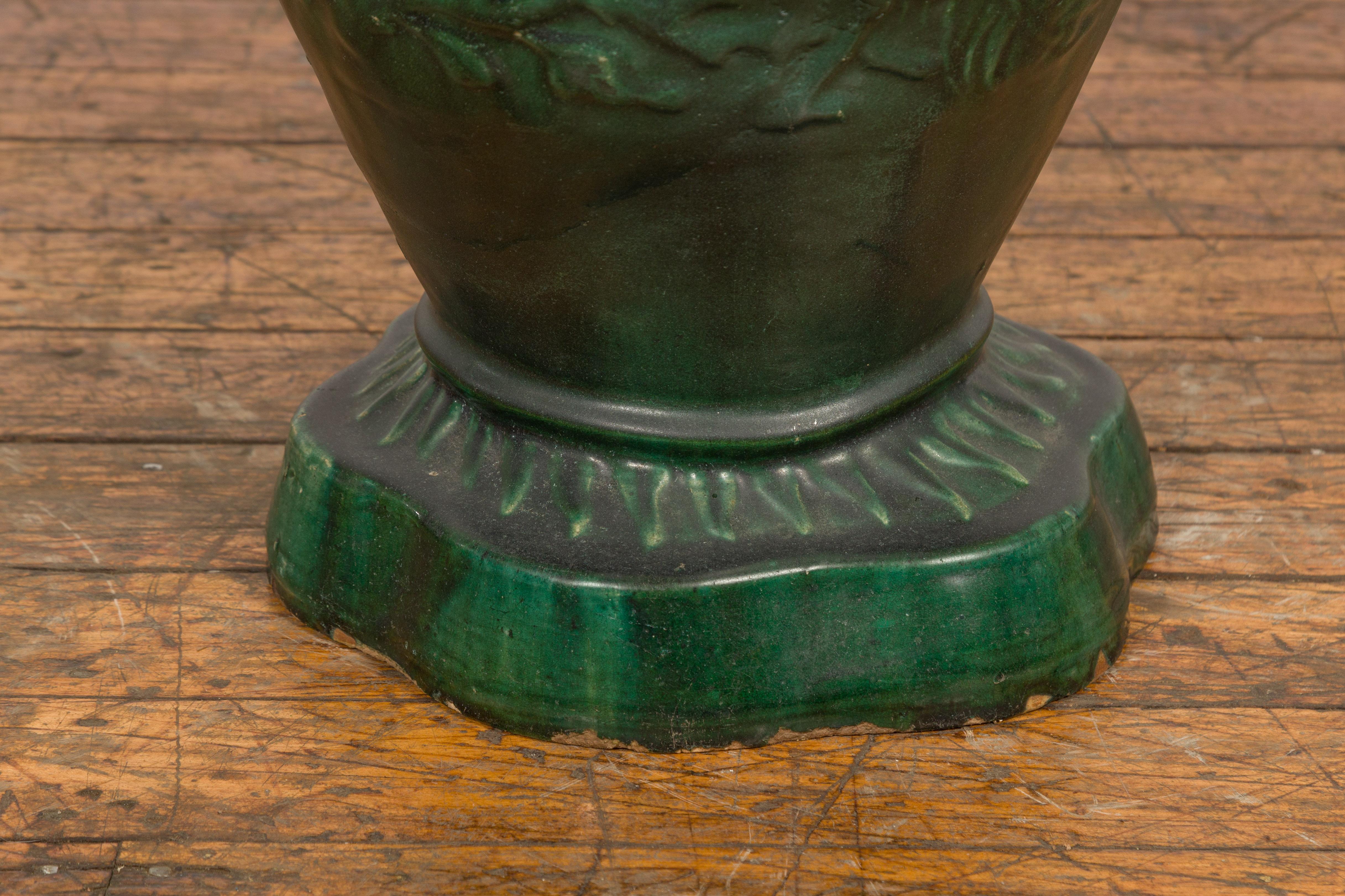 Siège de jardin antique en céramique émaillée verte Annamese sur base façonnée en vente 3