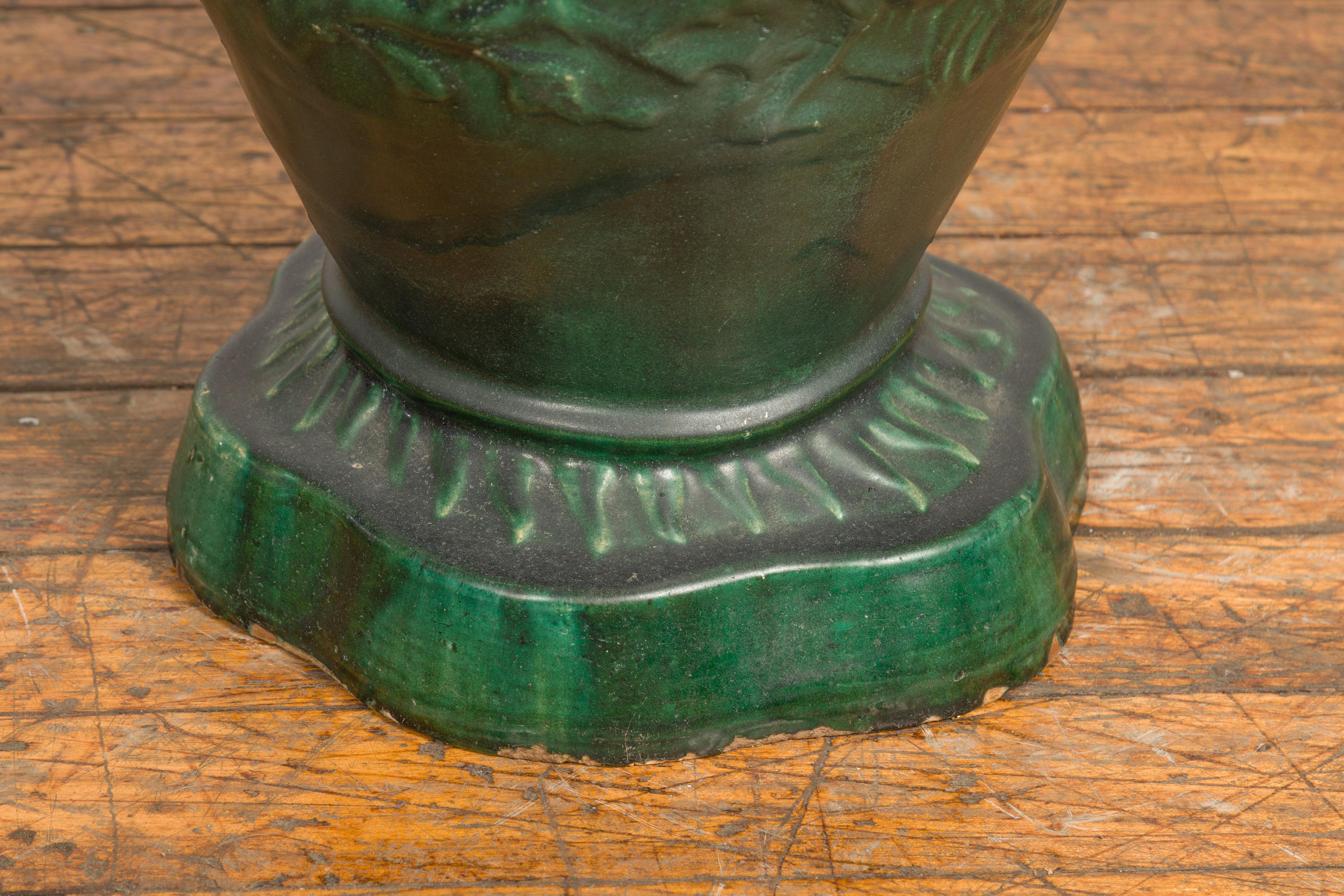 Siège de jardin antique en céramique émaillée verte Annamese sur base façonnée en vente 5