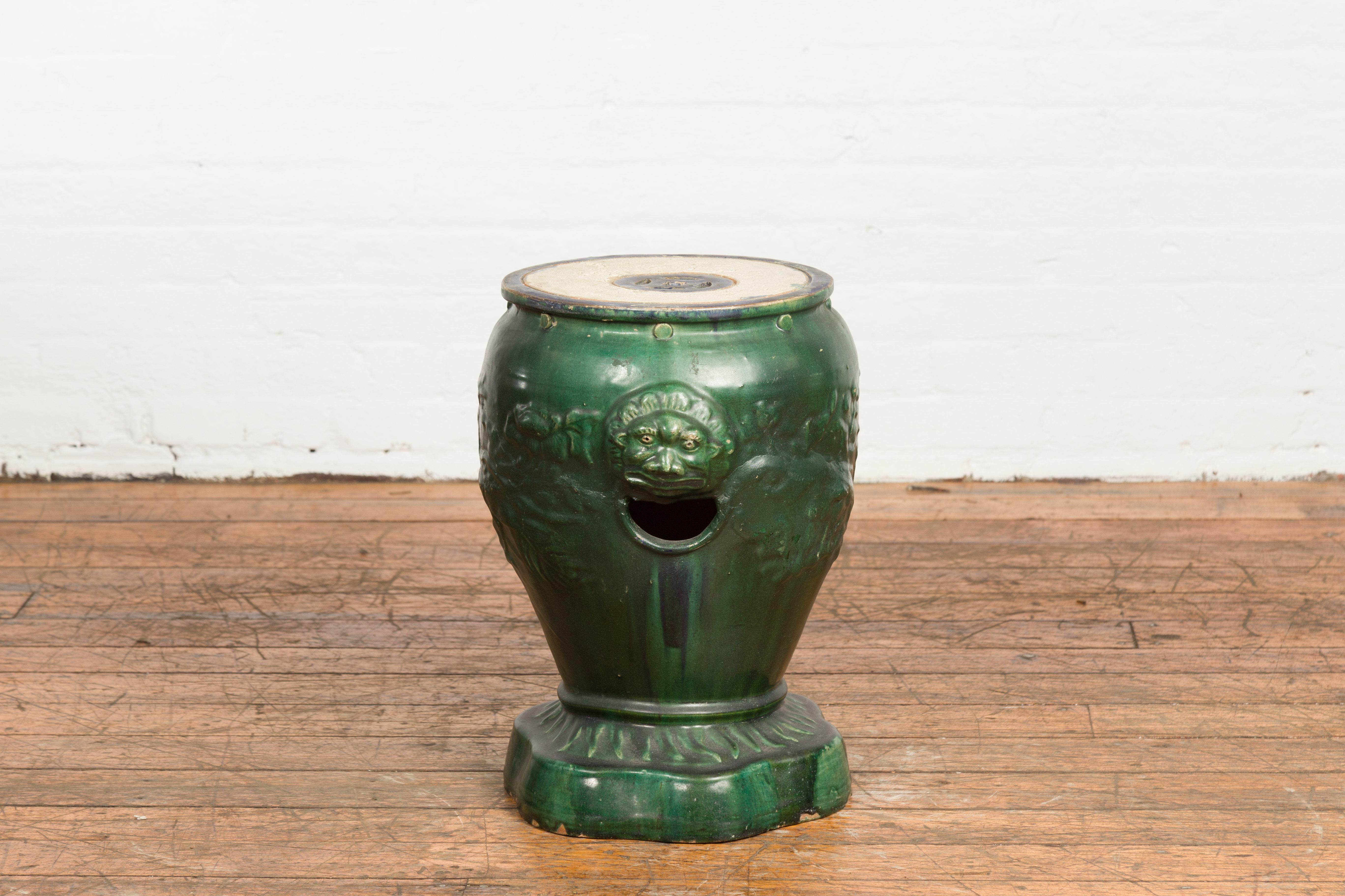 Siège de jardin antique en céramique émaillée verte Annamese sur base façonnée en vente 10