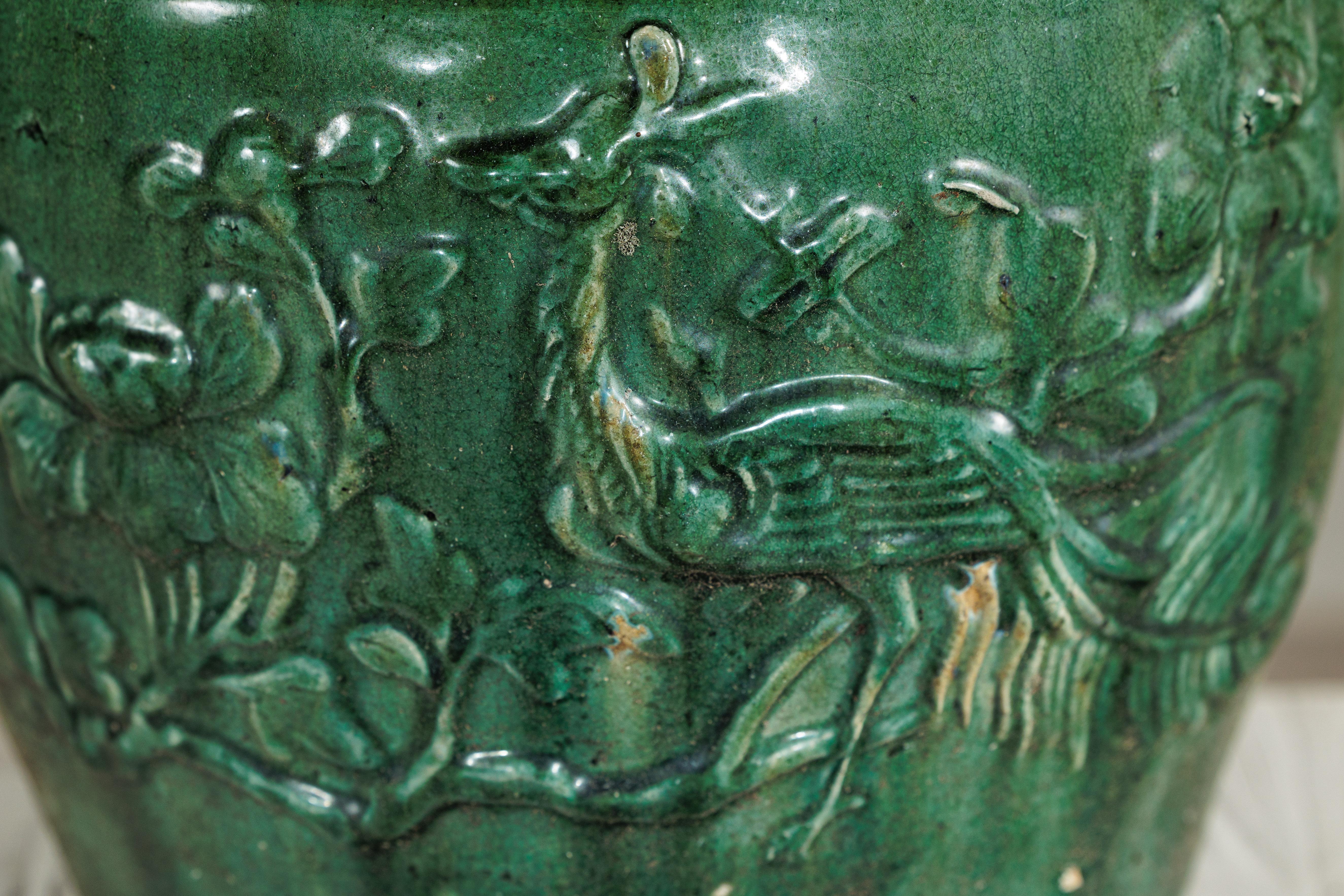 Ceramica Antica fioriera Annamese smaltata di verde con bordo smerlato e motivo a fenice in vendita