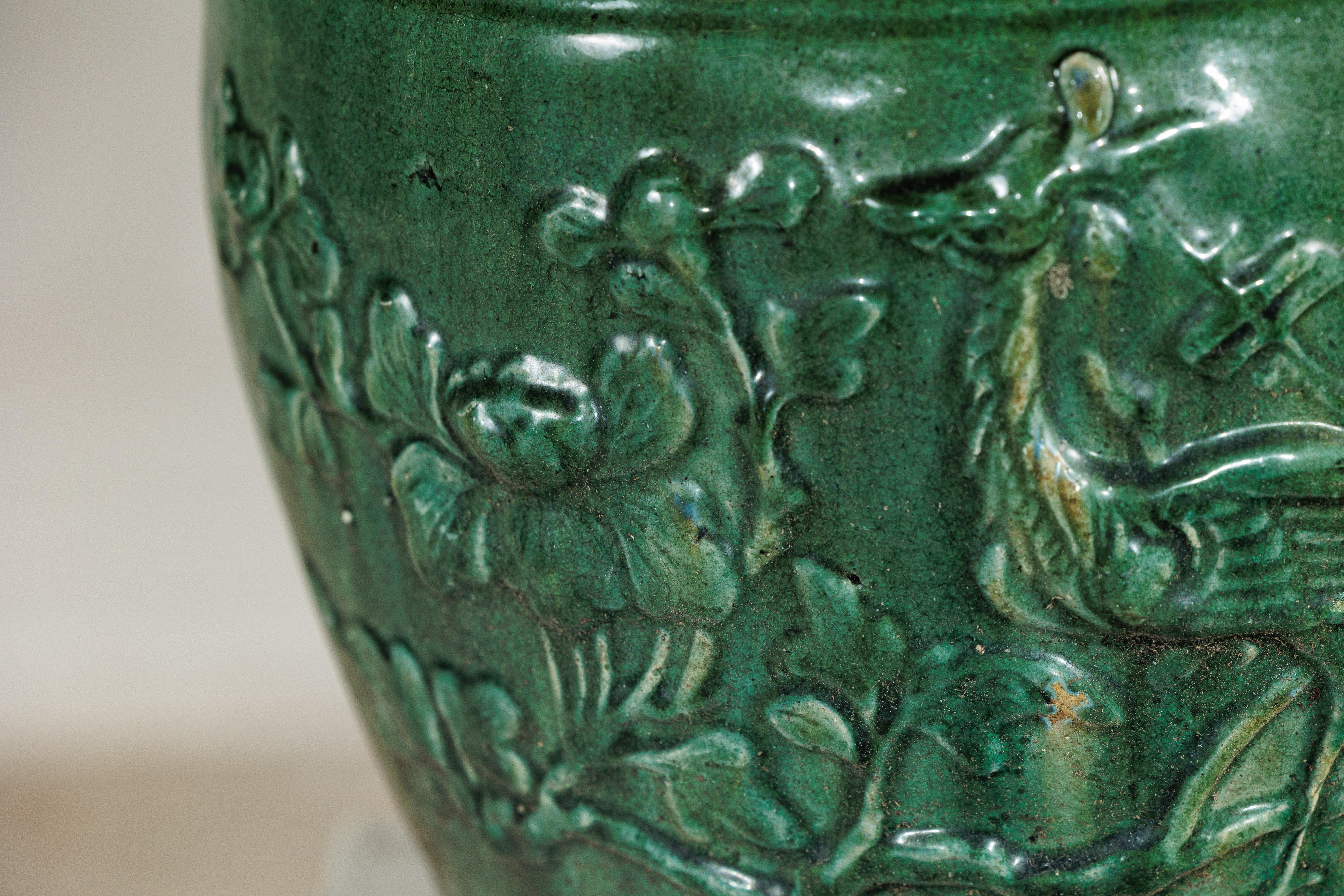 Antica fioriera Annamese smaltata di verde con bordo smerlato e motivo a fenice in vendita 1