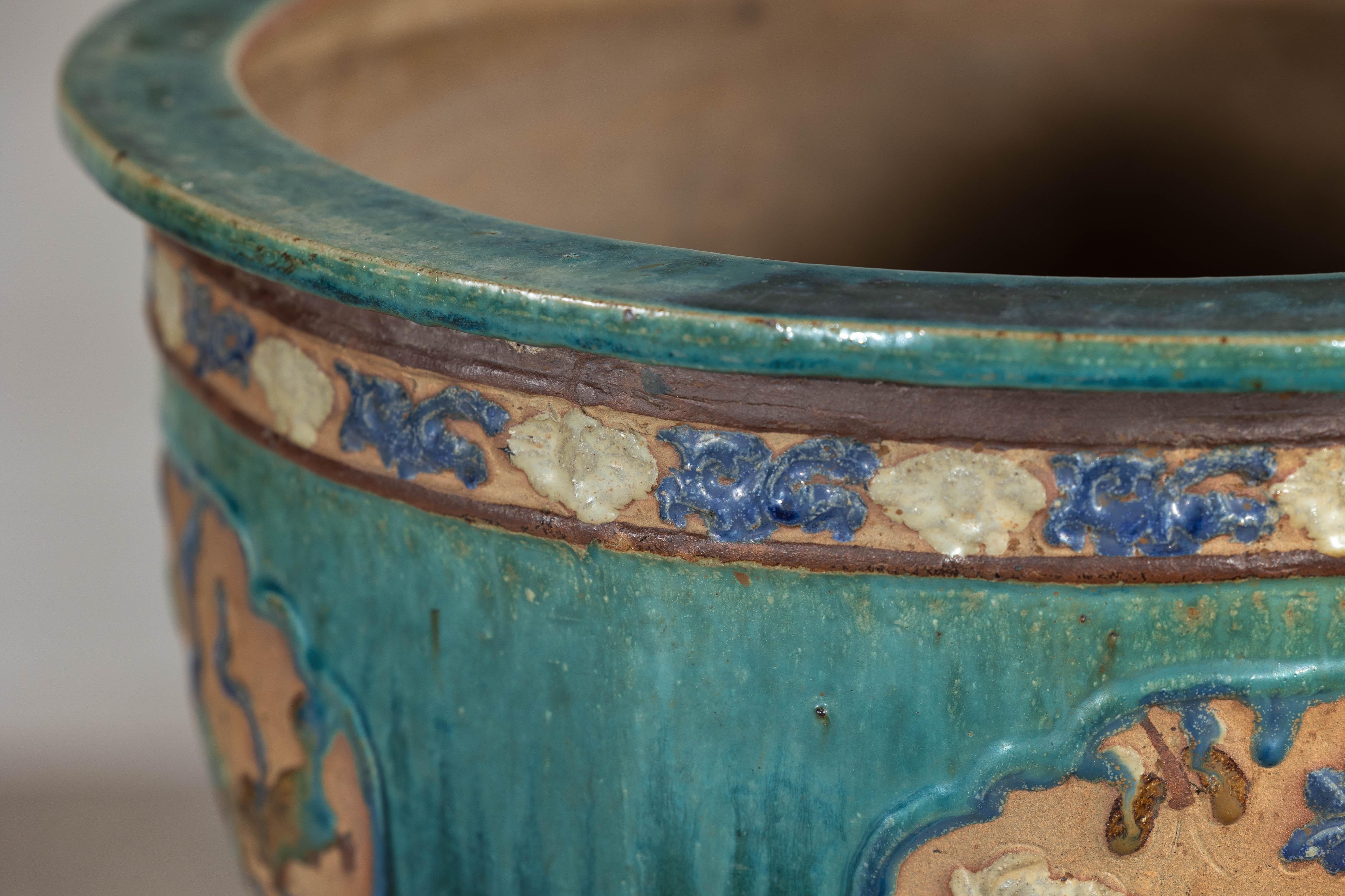 Ancienne jardinière Annamese émaillée turquoise avec motifs floraux complexes 7