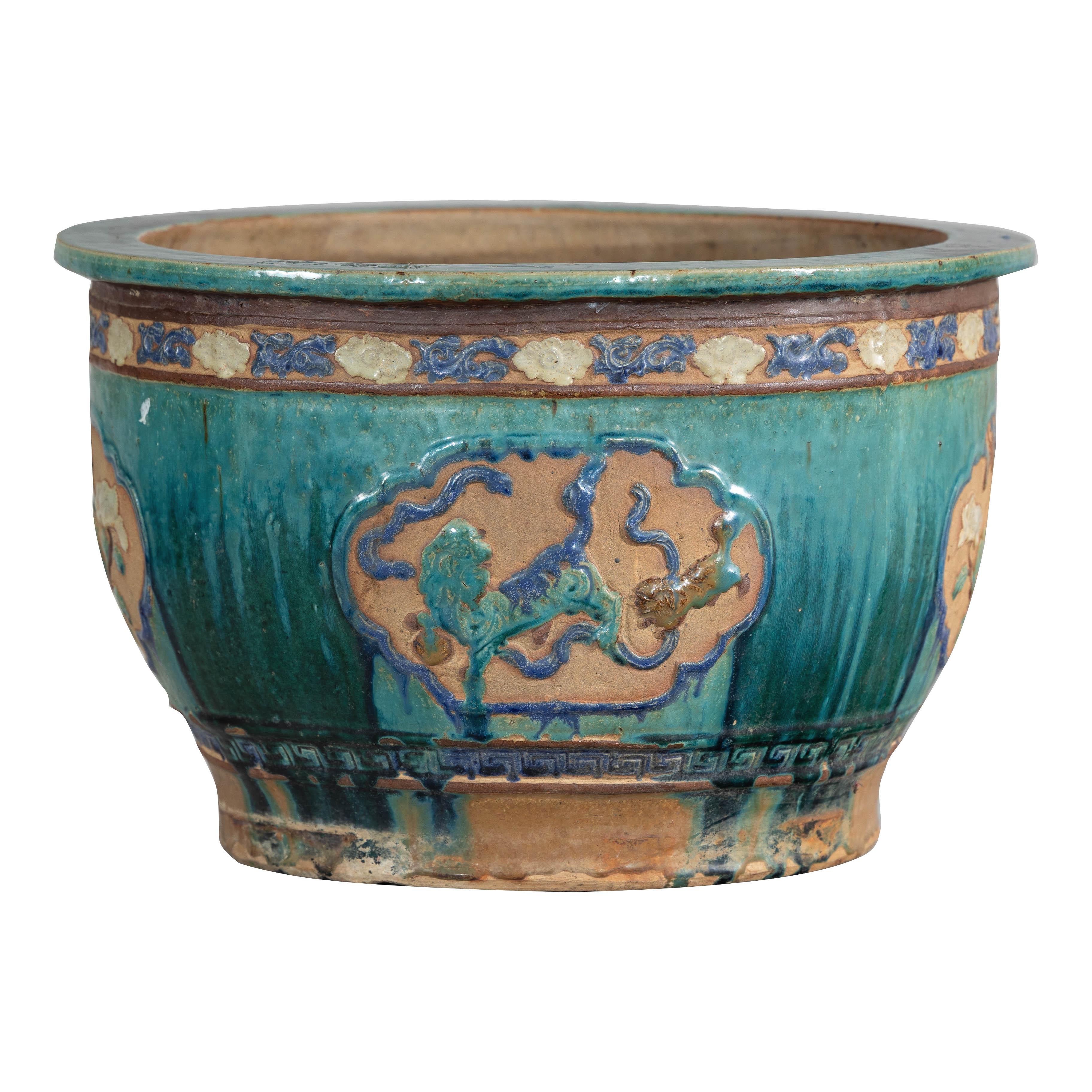 Ancienne jardinière Annamese émaillée turquoise avec motifs floraux complexes 11