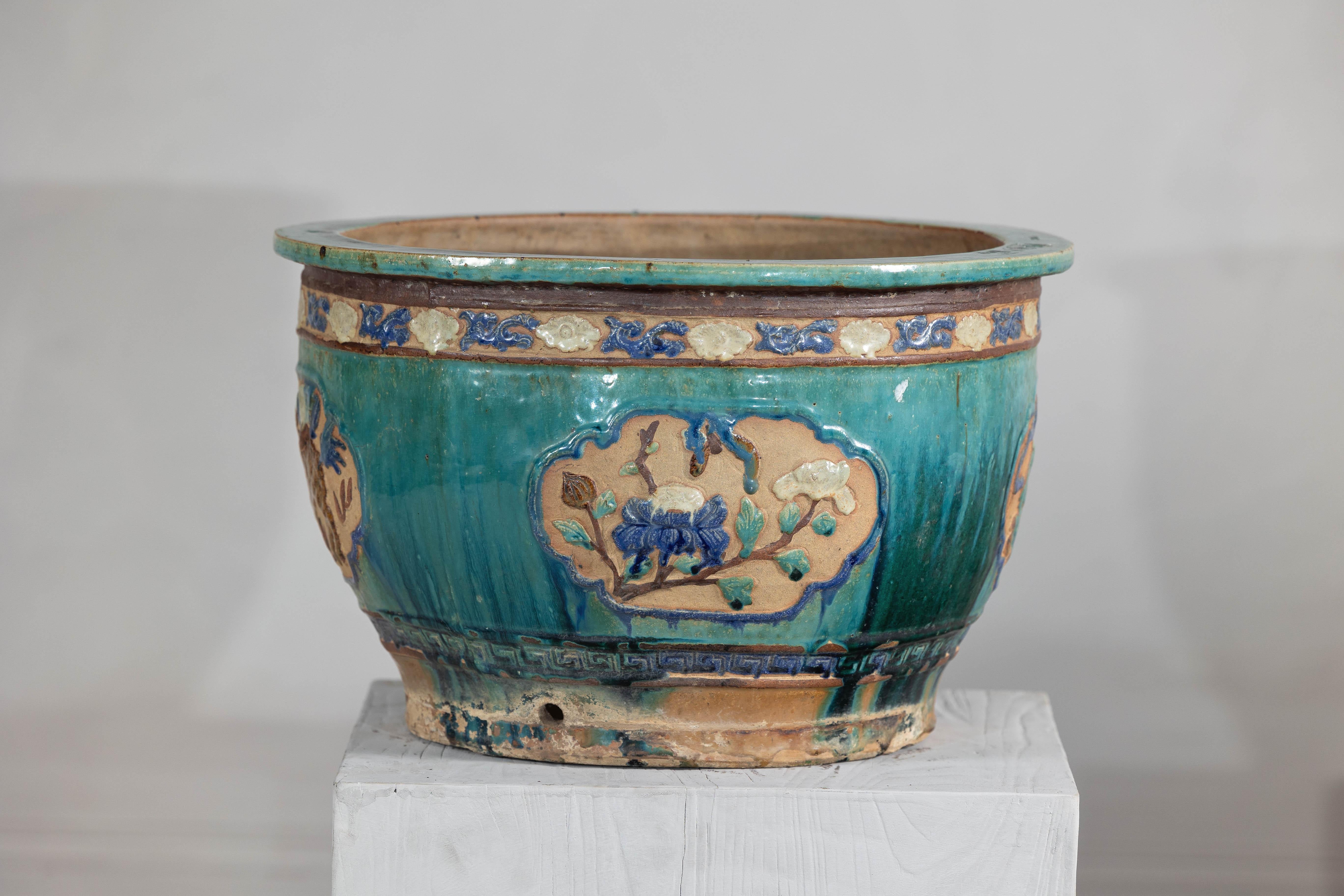 Ancienne jardinière Annamese émaillée turquoise avec motifs floraux complexes 2